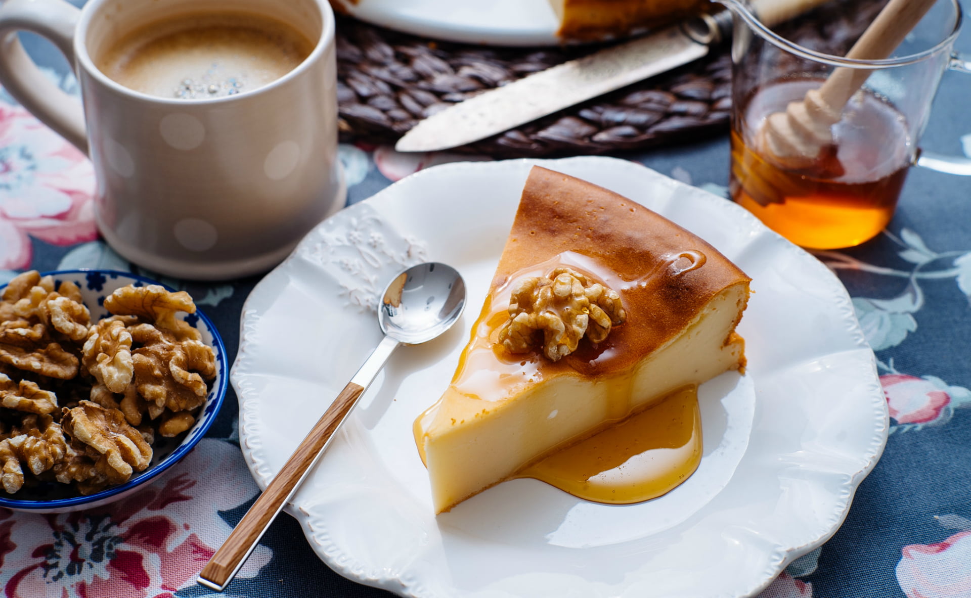 snack, glass, food, fried, mug, kitchen utensil, ready-to-eat, coffee, brown, dessert, plate, temptation, meal, white, baked pastry item, eating utensil, HD Wallpaper