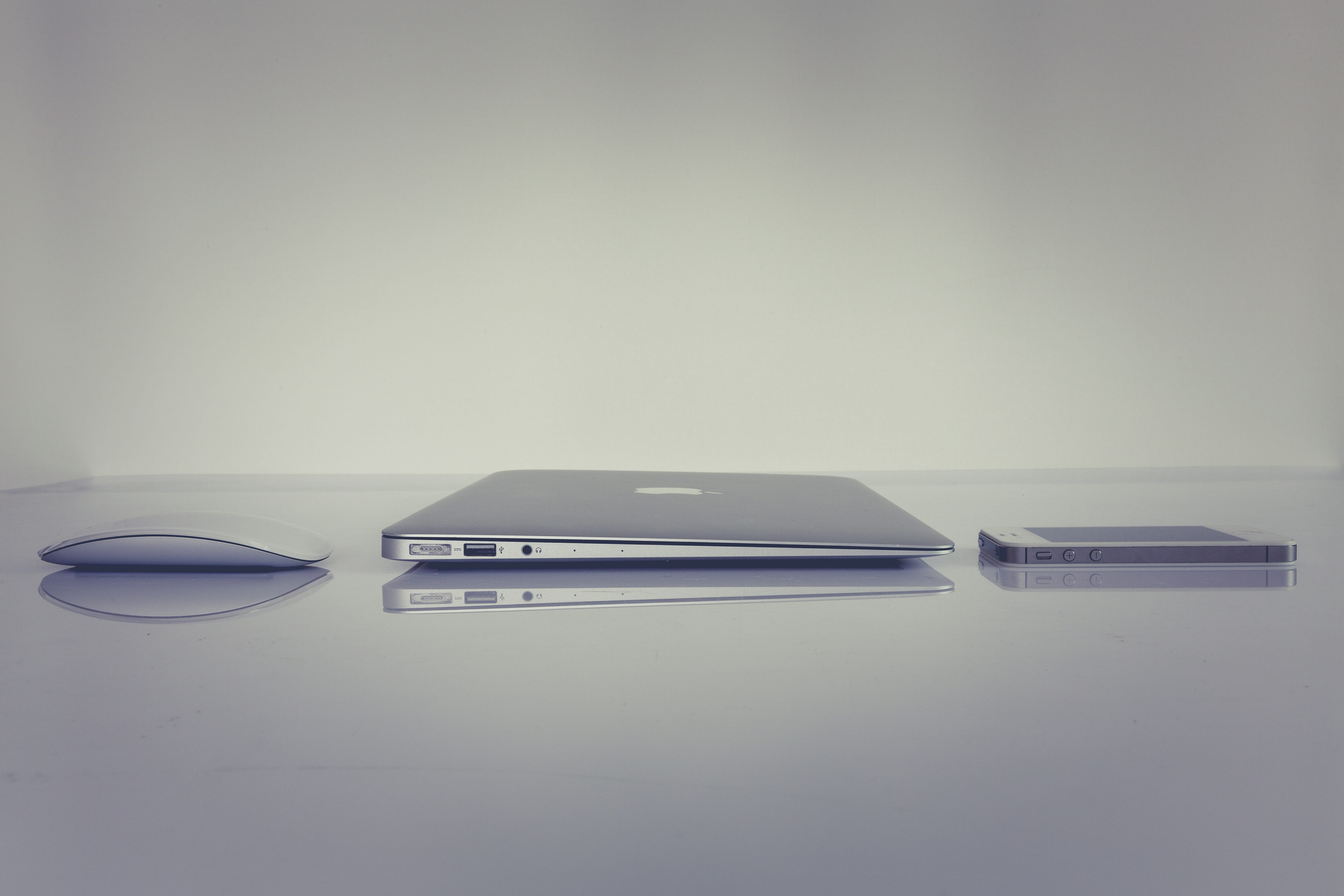 desk, office, indoors, pen, business, wireless technology, periphaerie, no people, stapler, style, still life, computer equipment, work, office work, smart phone, HD Wallpaper