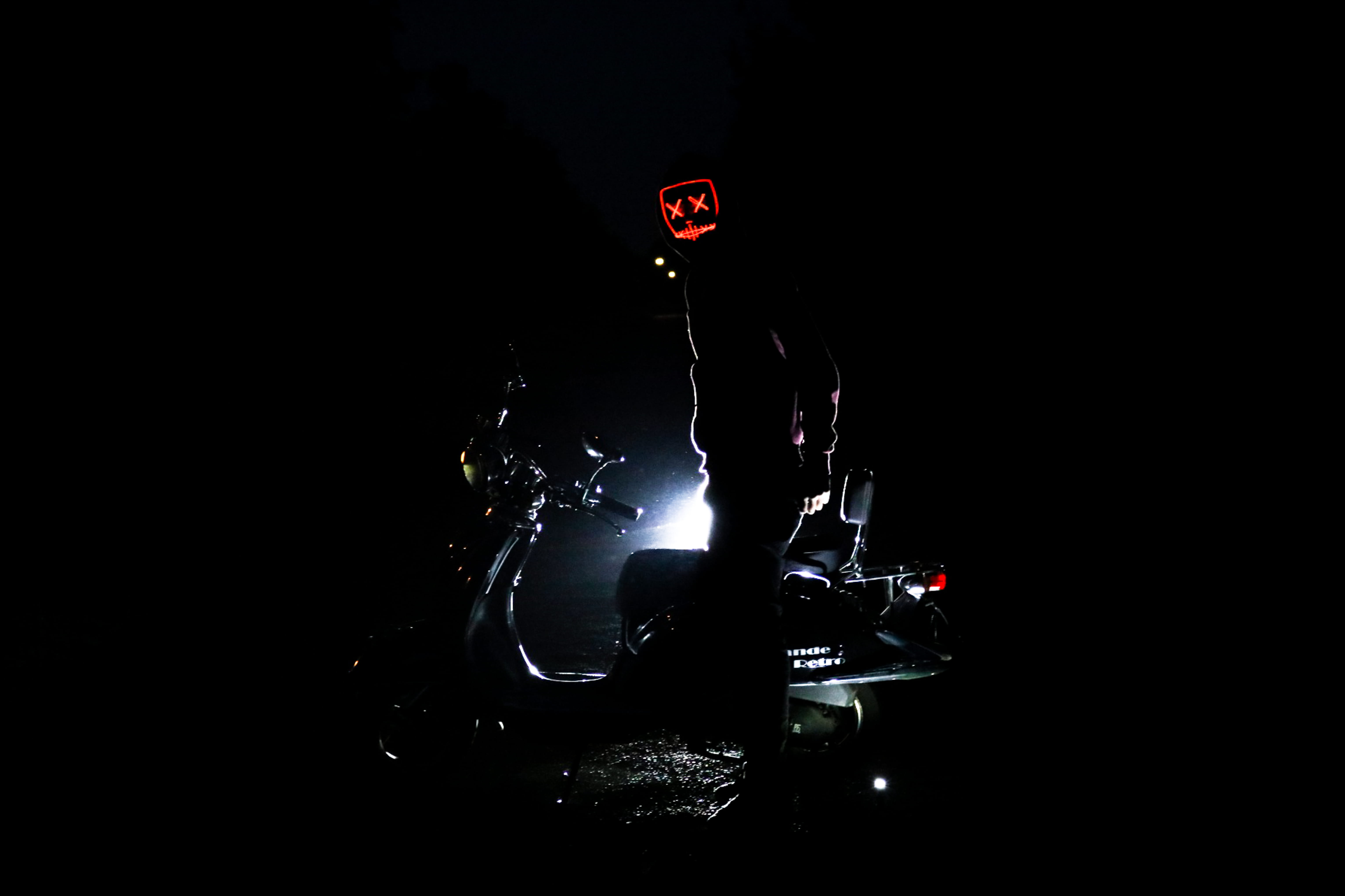 comeback, 5K, standing, nature, angry, light, music, glowing, blue, illuminated, light - natural phenomenon, skull, black background, arts culture and entertainment, HD Wallpaper