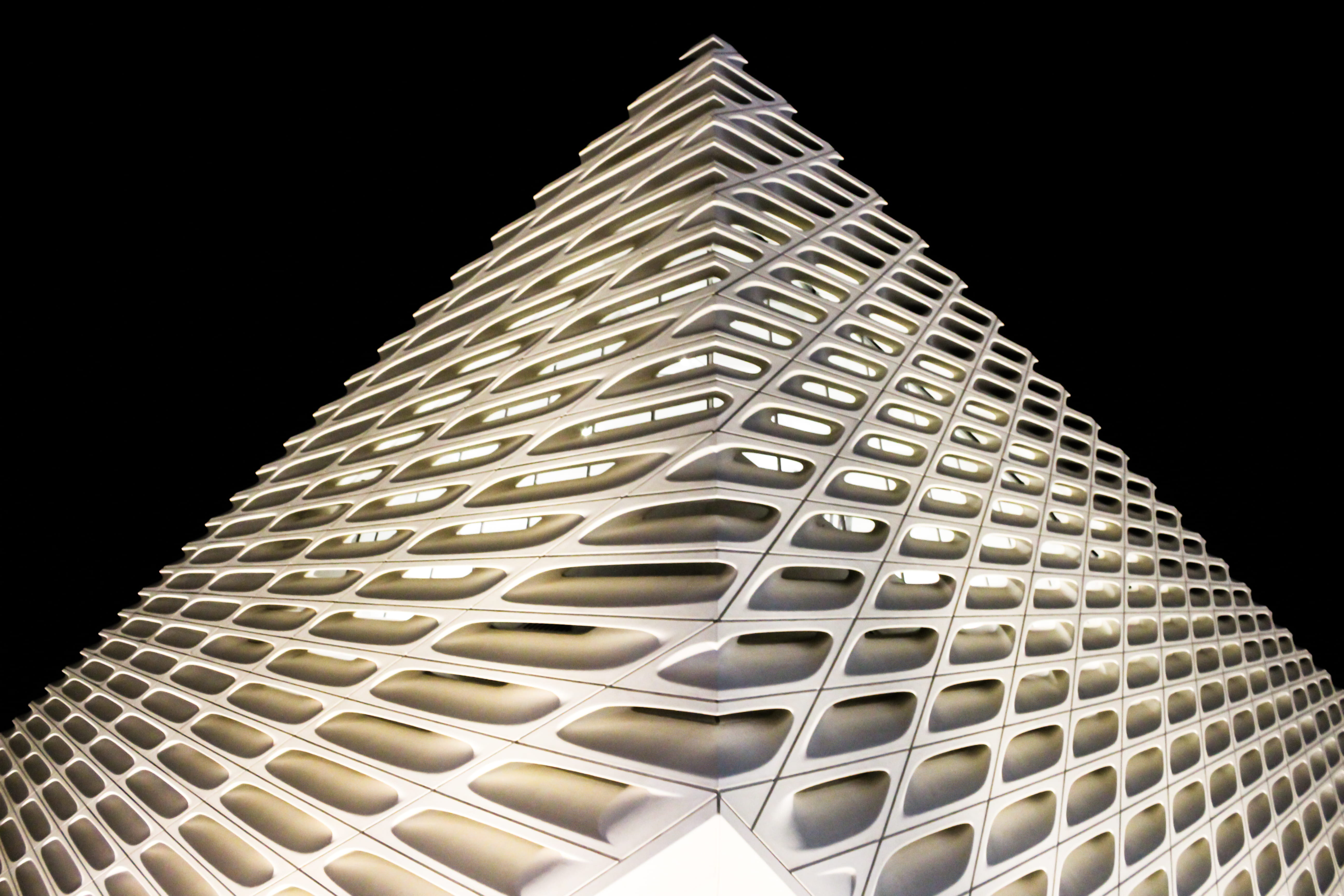 skyscraper, broad, luxury, night, united states, white color, built structure, architecture, metal, design, sky, lighting equipment, los angeles, illuminated, HD Wallpaper