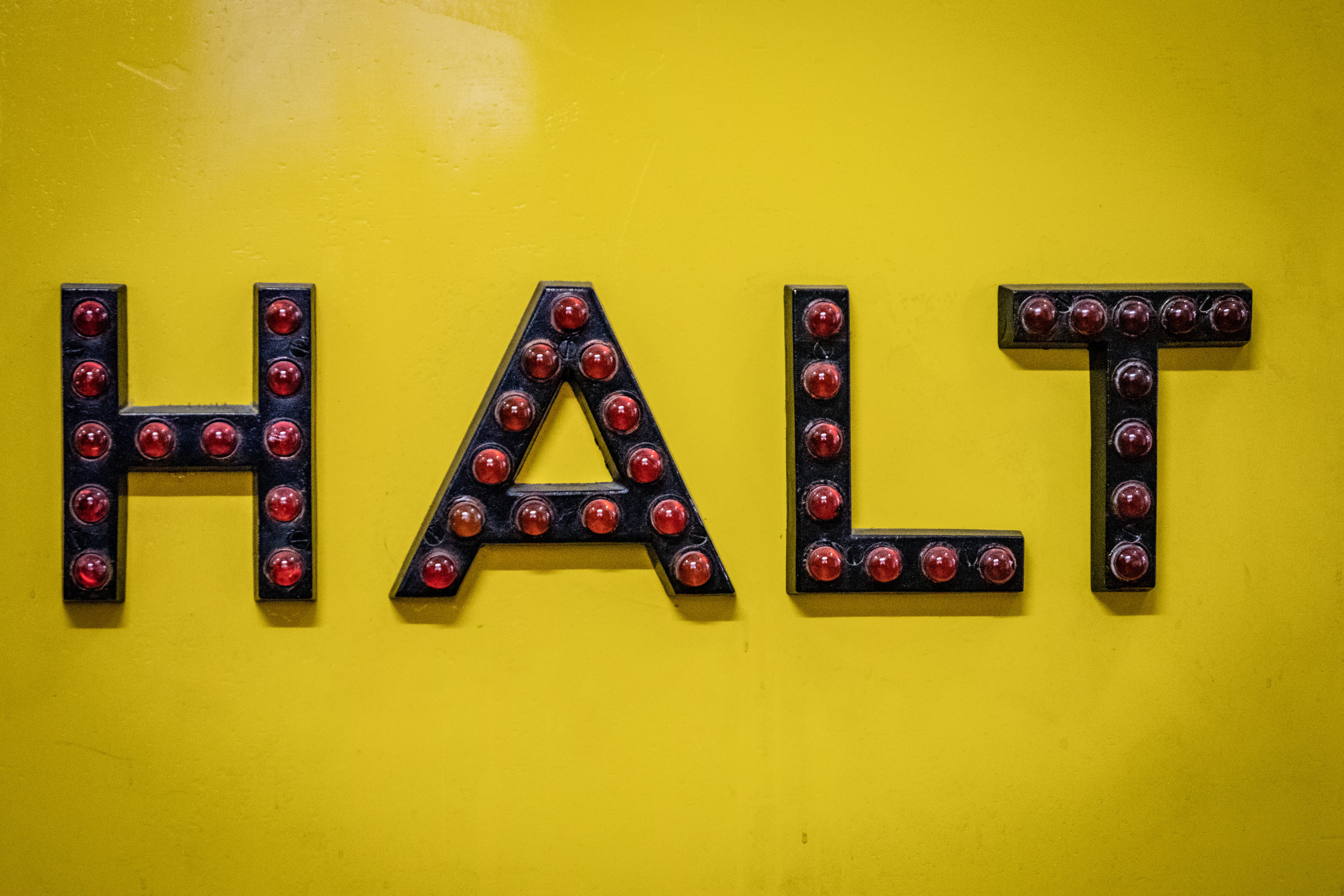 full frame, wood, word, arcade game machine, letter, cross, studio shot, sign, confectionery, yellow, chocolate, alphabet, cookie, order, triangle, biscuit, HD Wallpaper
