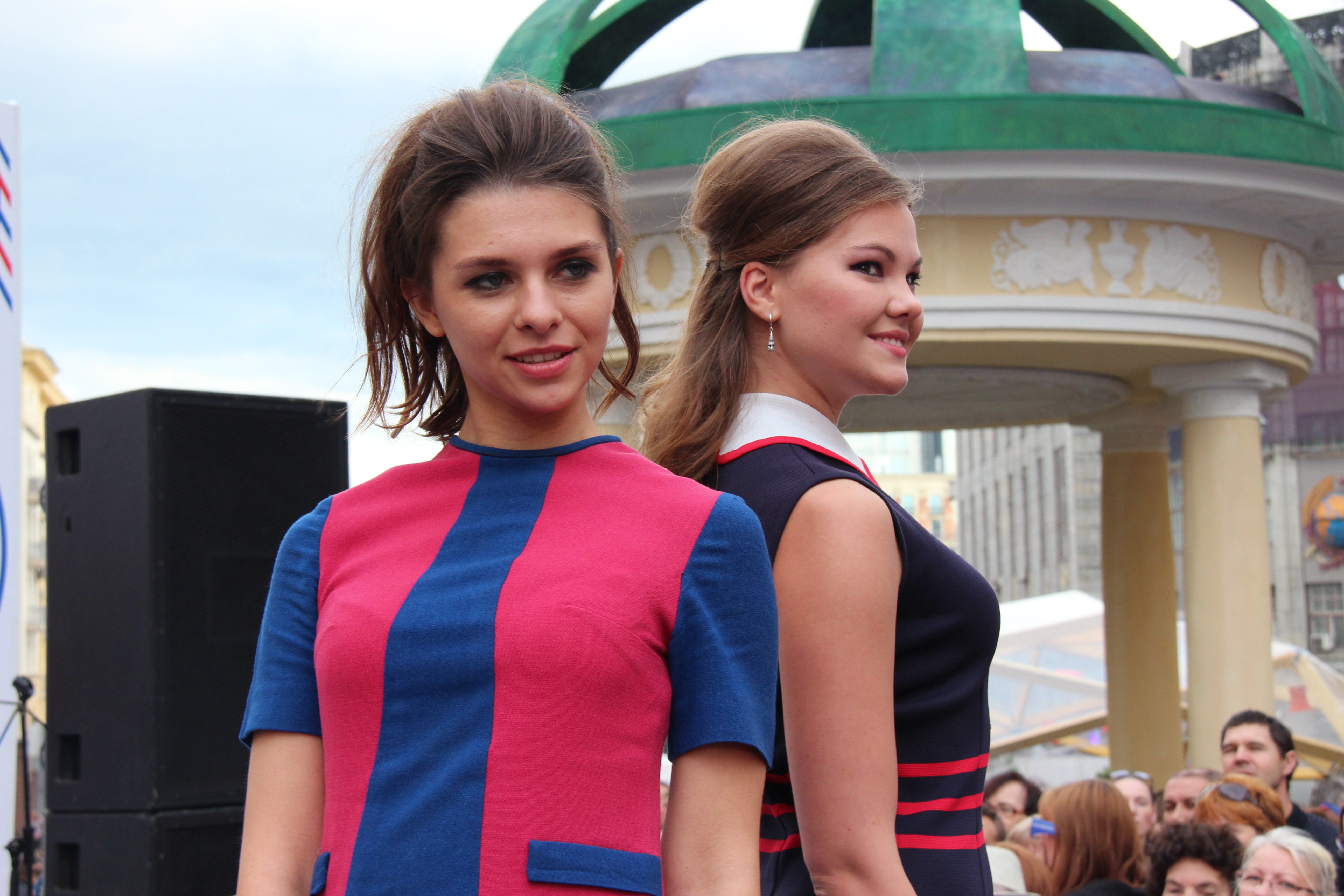 teenage boys, stylish, beautiful, fashion show, laying, russian girl, friendship, happiness, teenager, leisure activity, standing, young women, mood, zwei ladies, HD Wallpaper