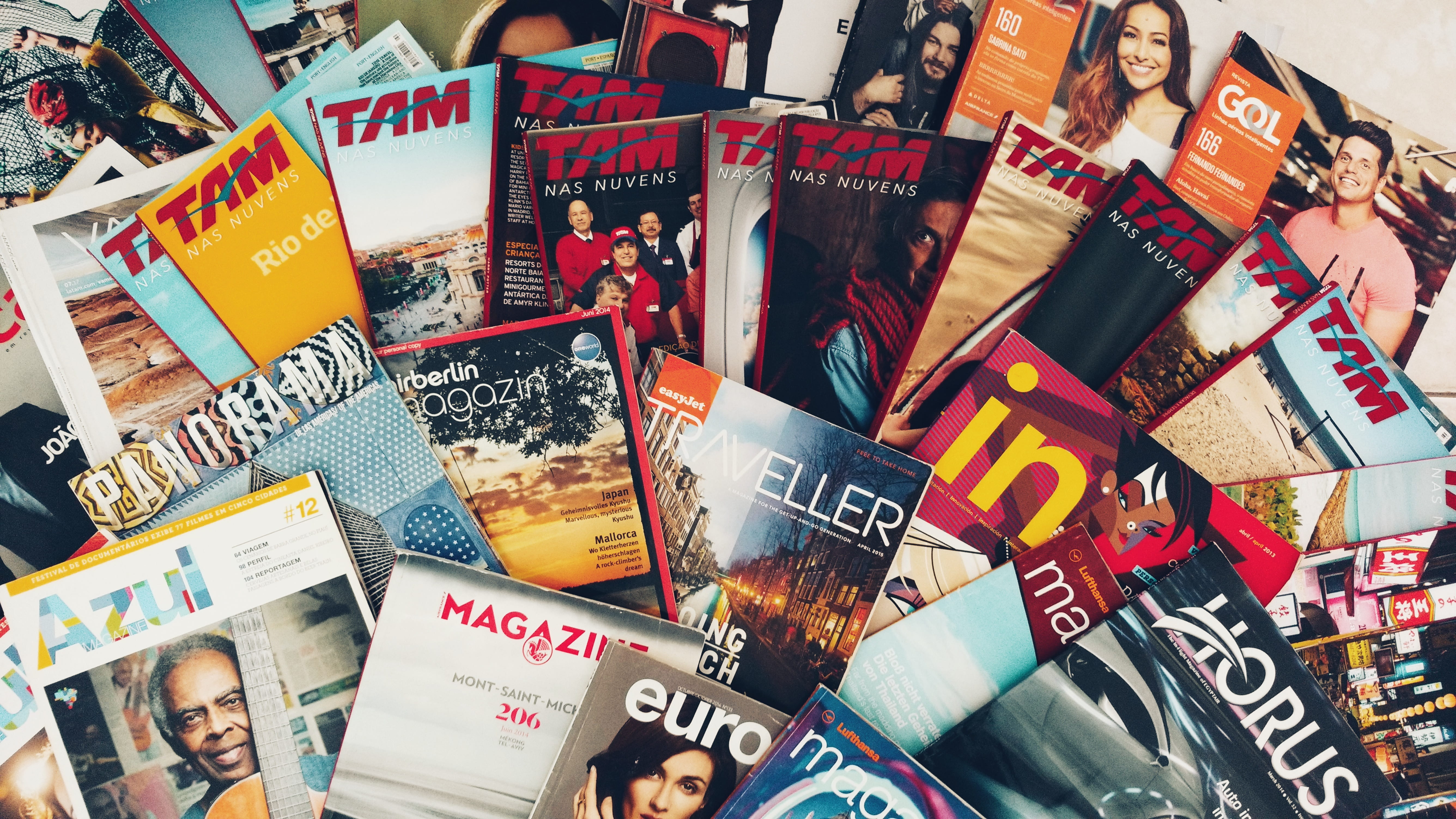 leaflet, abundance, lot, book, indoors, high angle view, assorted, magazine, non-western script, script, retail, variation, large group of objects, reading, HD Wallpaper