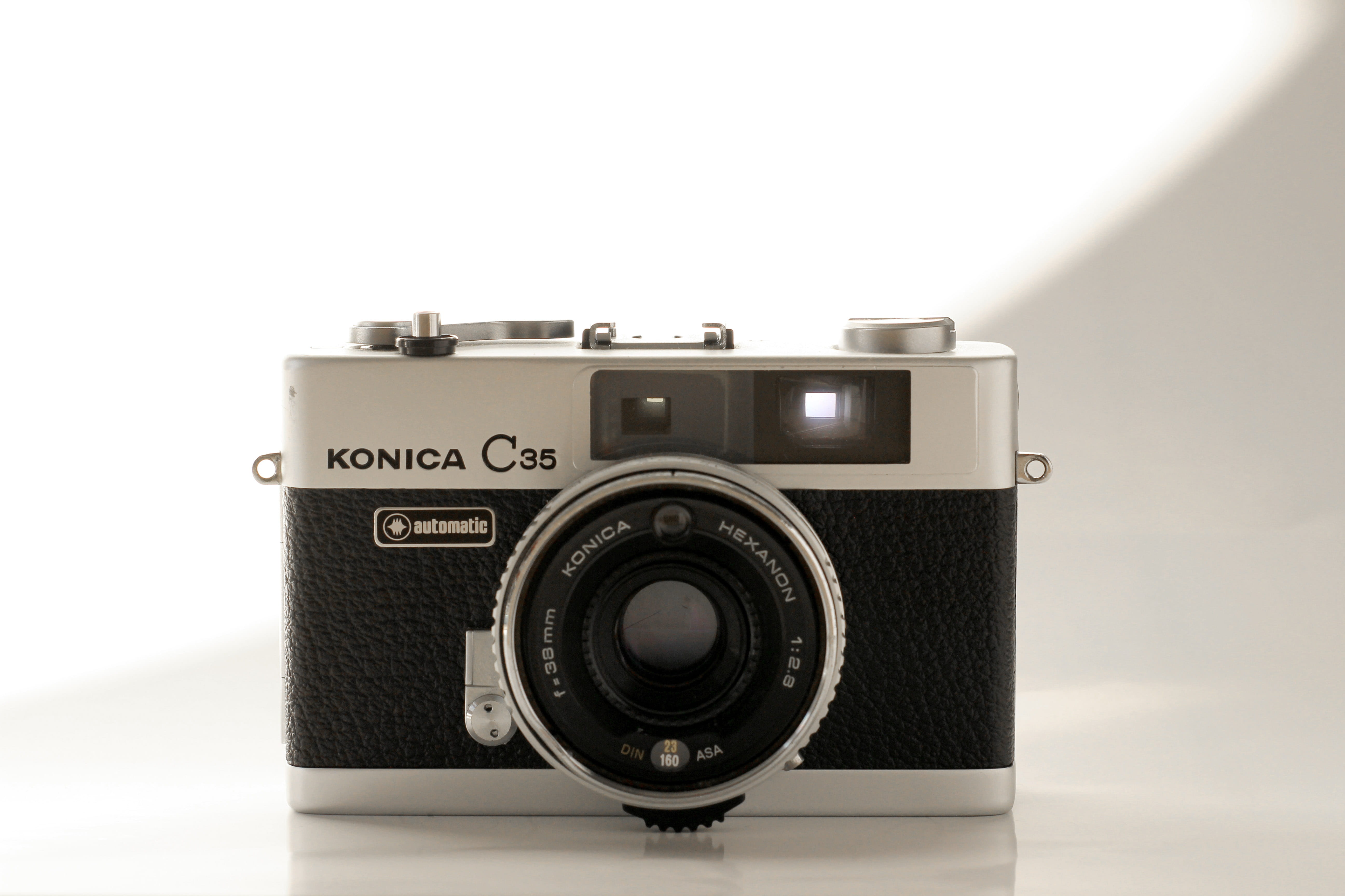 close-up, retro, old-fashioned, single object, konica, old camera, compact camera, retro styled, rangefinder camera, text, analog, lens - optical instrument, HD Wallpaper