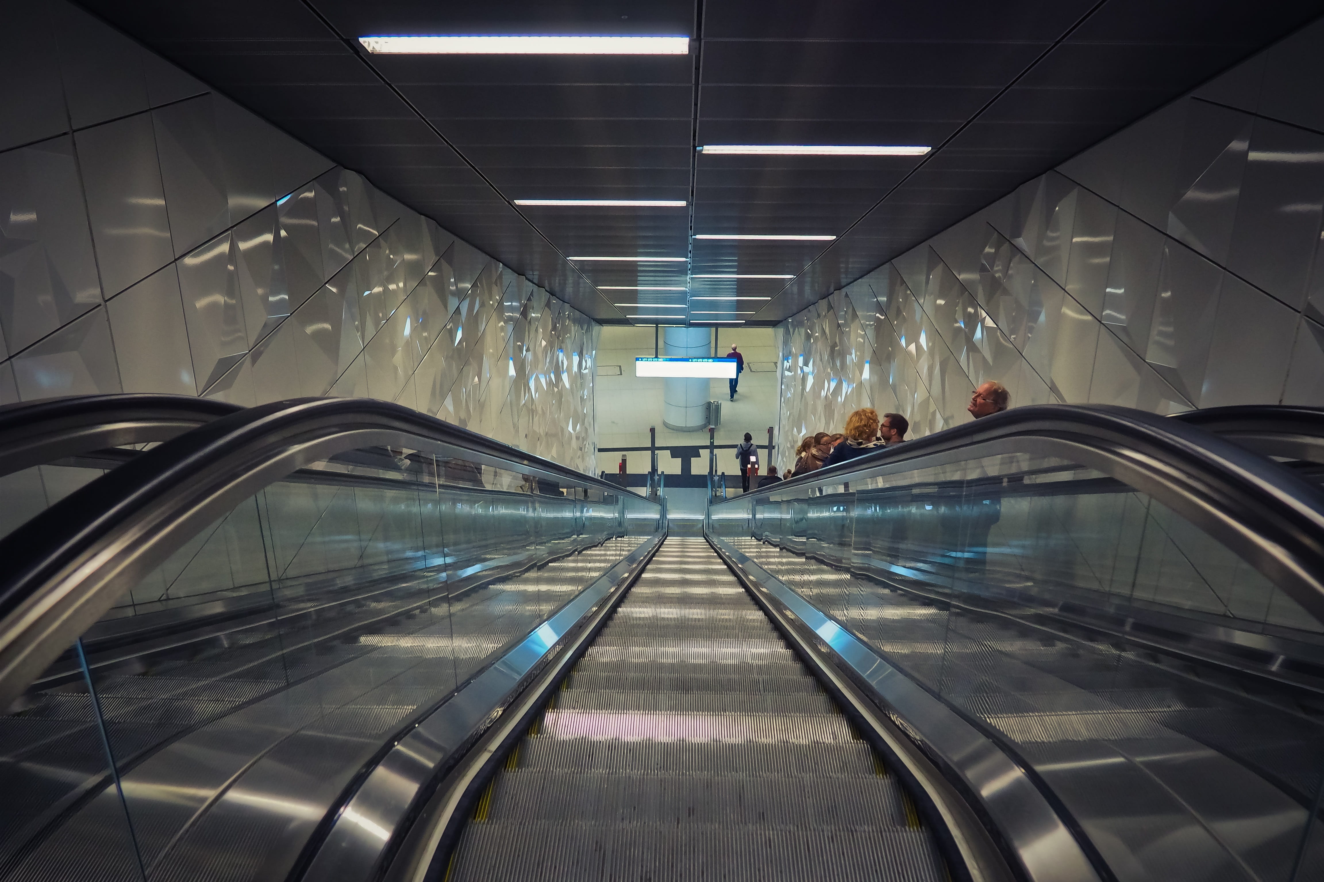 metro, movement, 4K, motion, city, urban, down, düsseldorf, direction, trainstation, railway station, railing, glass - material, steep, architecture, airport terminal, HD Wallpaper