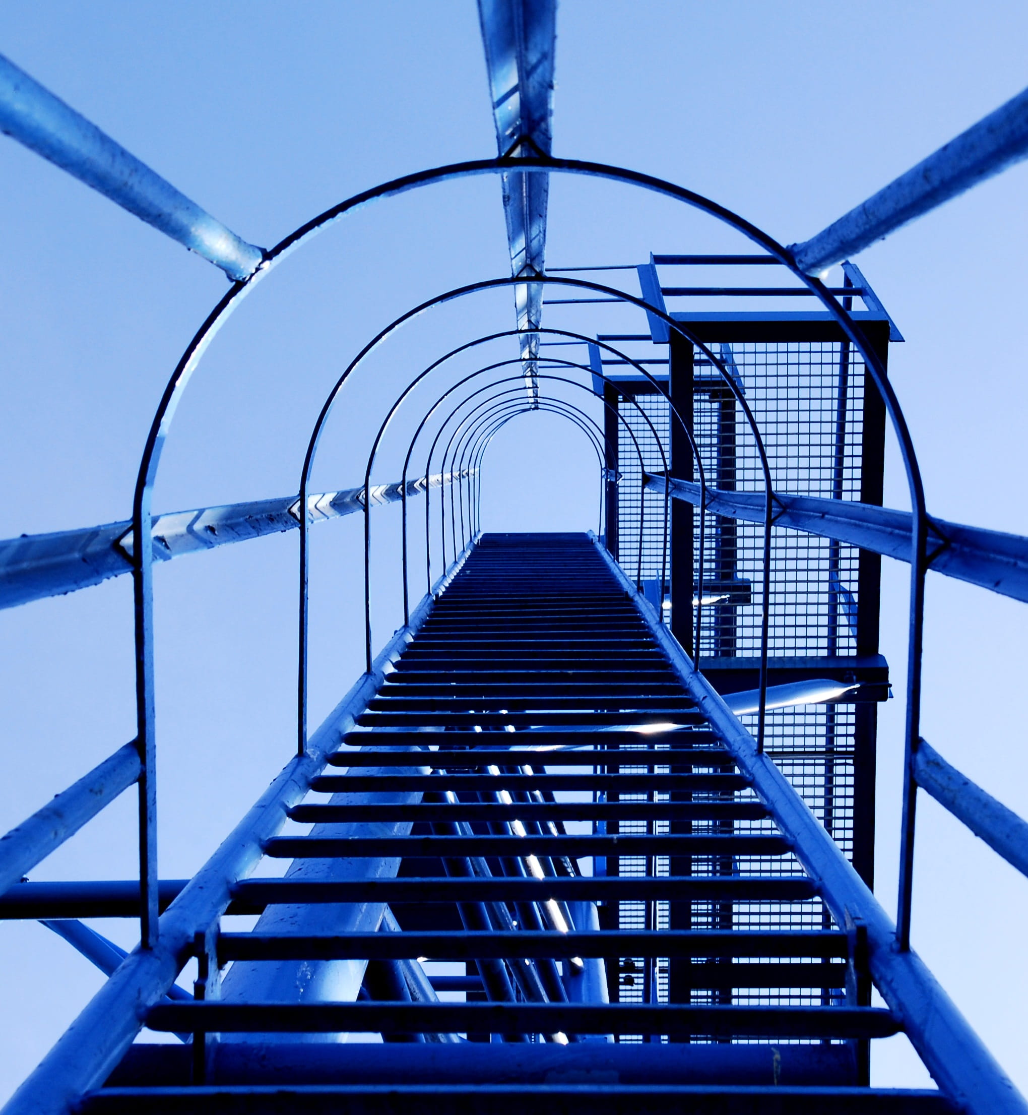 building exterior, Steel, iron metal, rise, nature, steps, directly below, diminishing perspective, sky, Crane, built Structure, industry, railing, direction, Phone HD Wallpaper