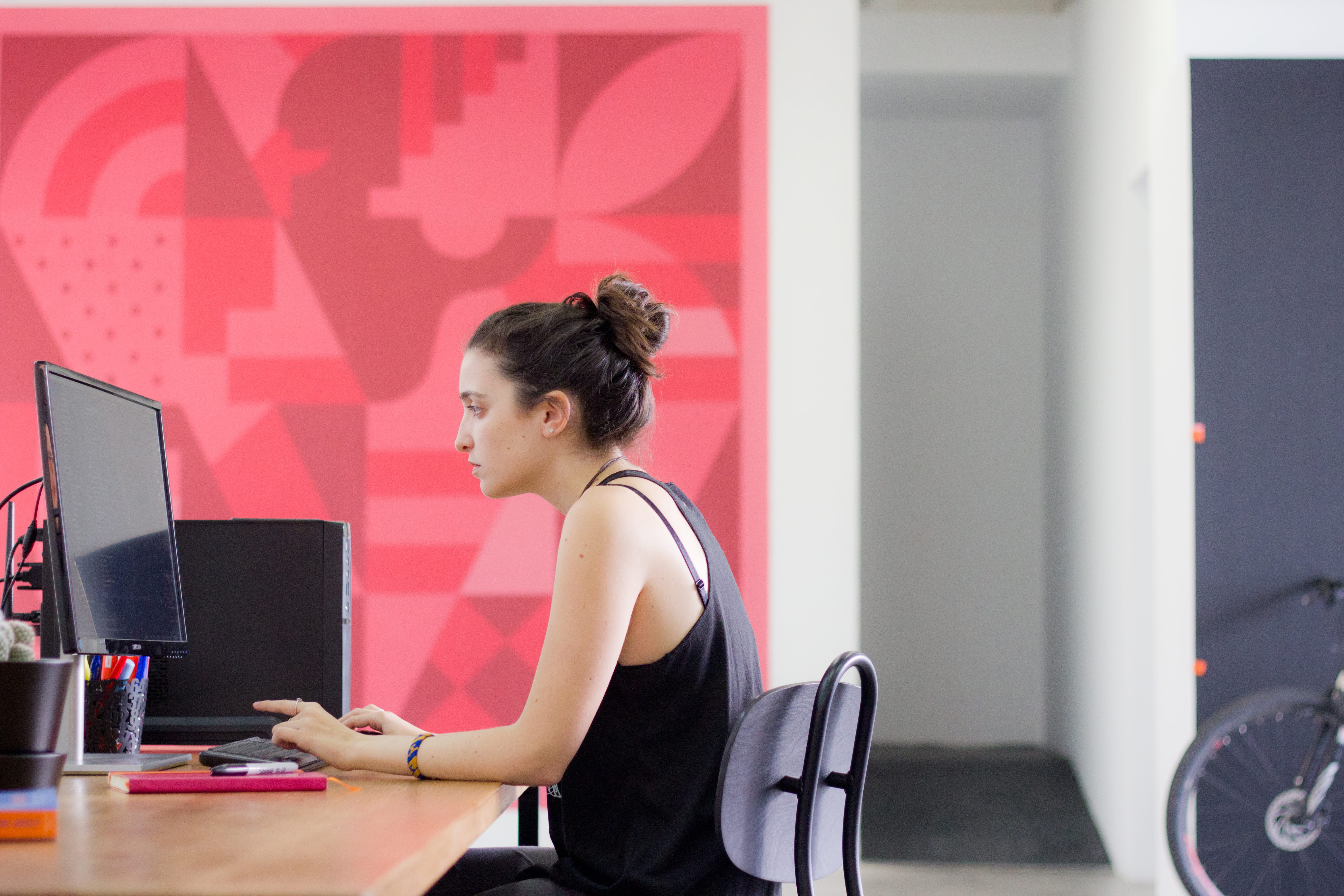 top, business, female, work, businesswoman, desk, table, computer, chair, woman, young adult, hunch, facing, furniture, sitting, black, adult, indoors, HD Wallpaper