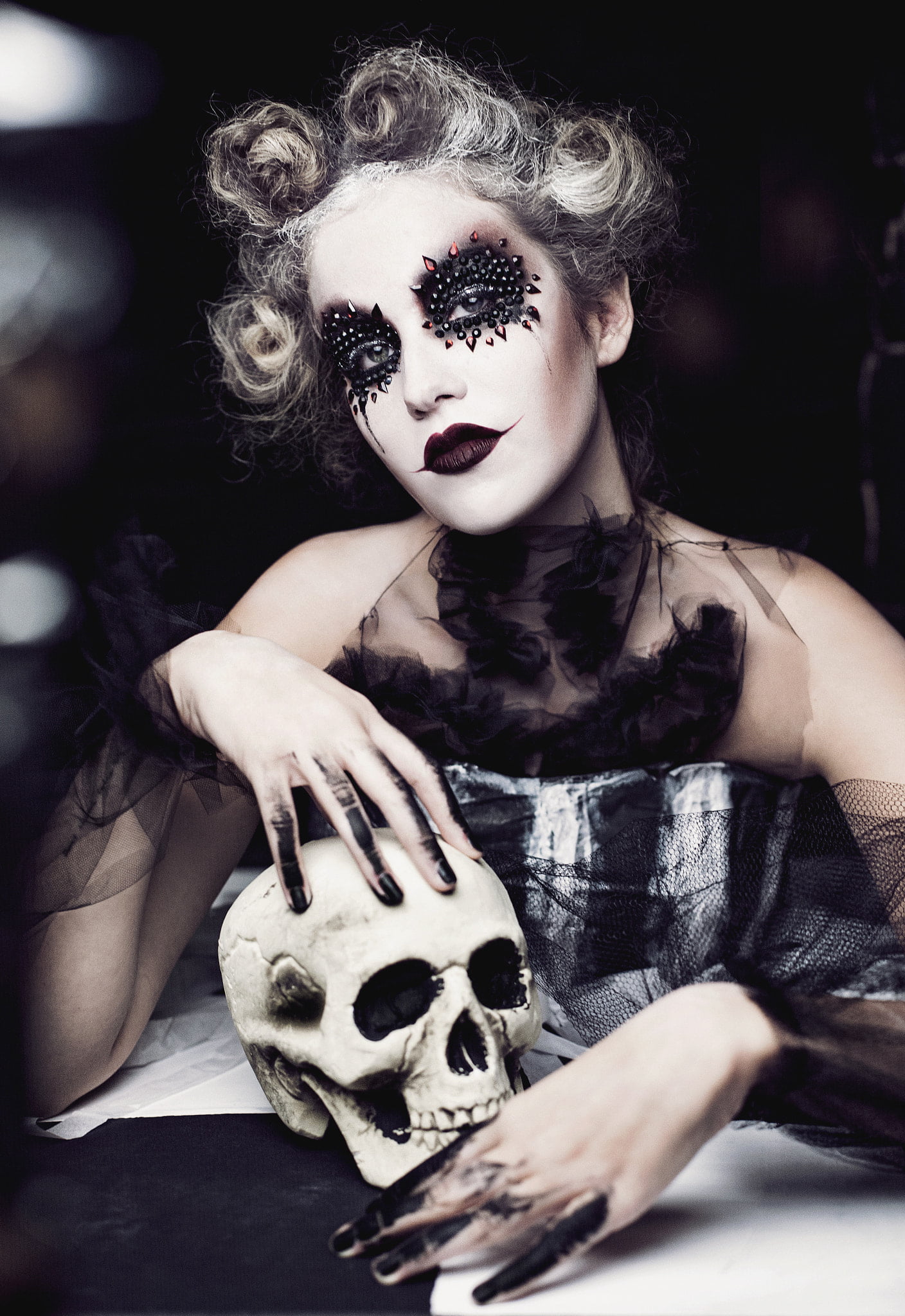 human skull, human skeleton, fashion, women, makeup, make-up, witch, human body part, hair, gothic style, one person, evil, skull, adult, portrait, halloween, Phone HD Wallpaper