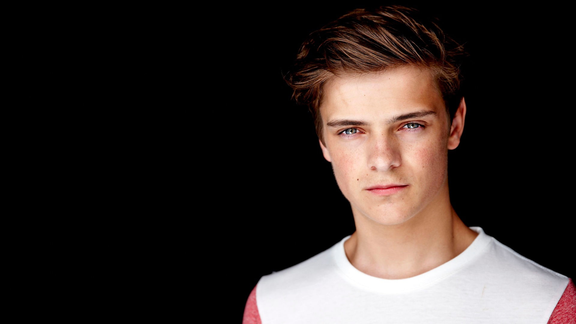 contemplation, one person, studio shot, hairstyle, front view, indoors, brown hair, child, teenage boys, DJ, Martin Garrix, copy space, serious, casual clothing, HD Wallpaper