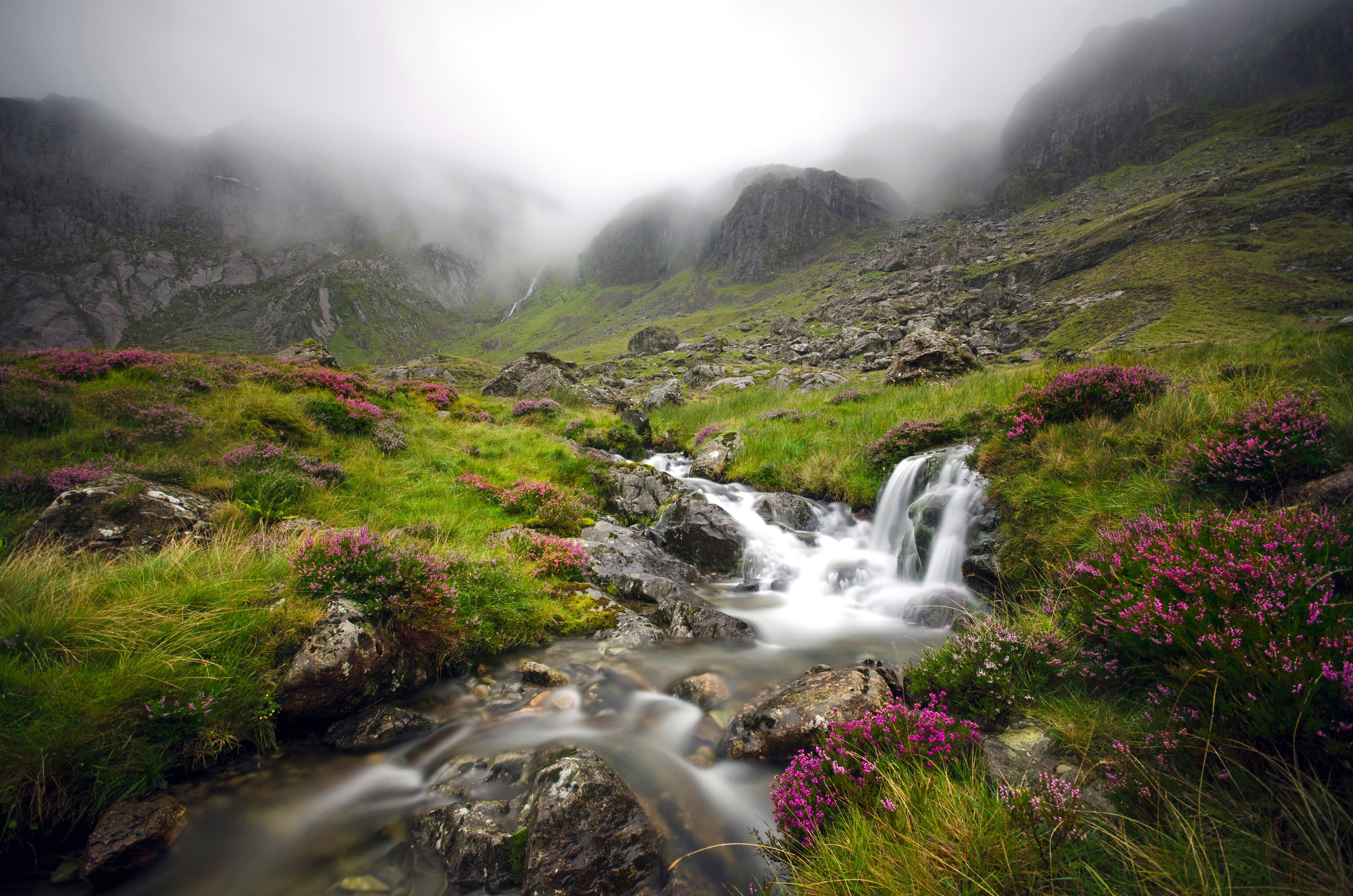 Wales, rock, land, waterfall, fog, mountain, Snowdonia, mountain range, Glyderau, 2K, beauty in nature, plant, environment, England, Snowdonia National Park, HD Wallpaper