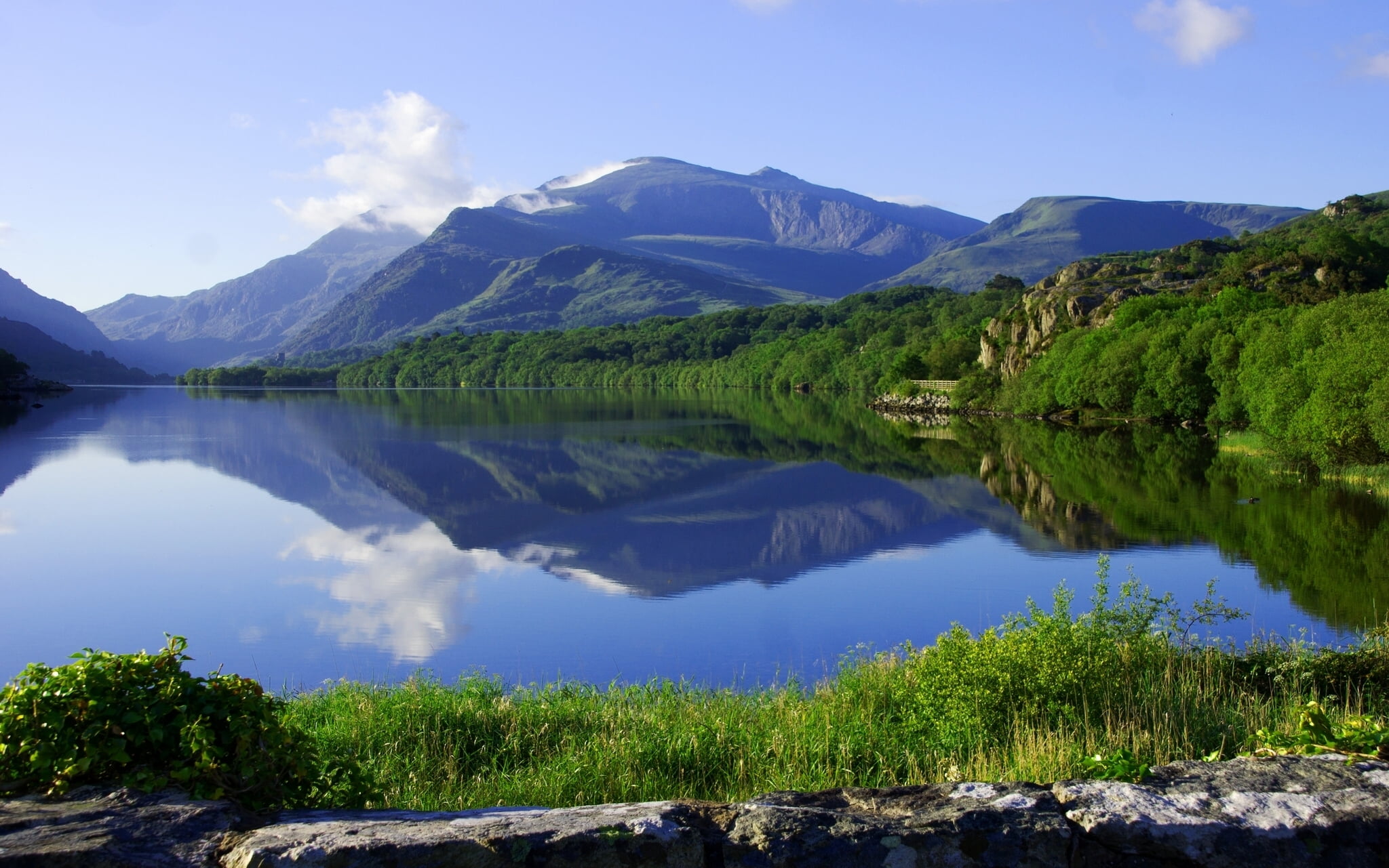 no people, non-urban scene, lake, beauty in nature, Wales, standing water, cloud - sky, plant, nature, tranquility, mountain, England, mountain range, Llyn Padarn, HD Wallpaper