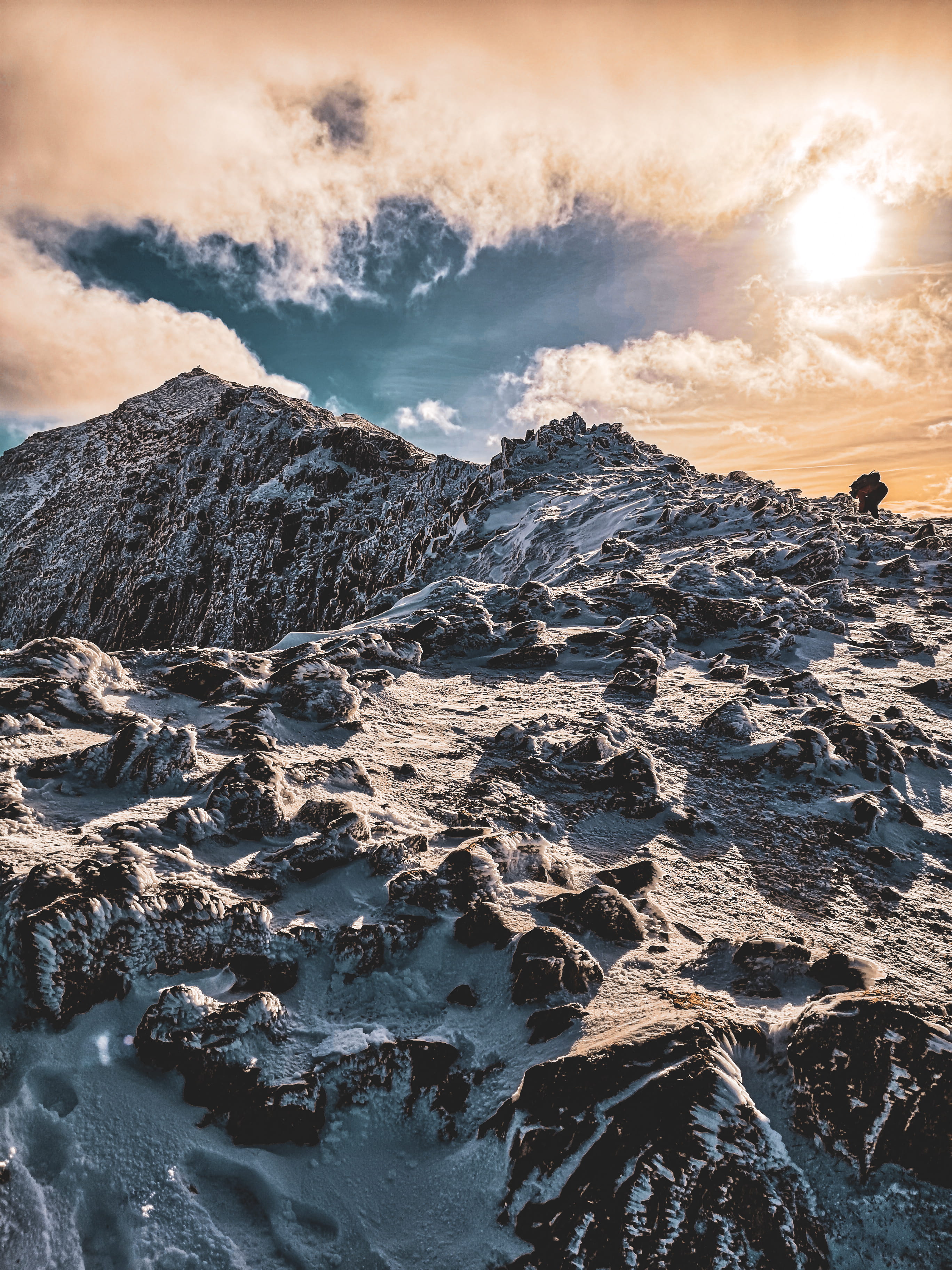 snowdon, alpine, outdoors, non-urban scene, snowdonia, rock, tranquil scene, cloud - sky, mountain range, water, beauty in nature, sky, idyllic, plateau, Phone HD Wallpaper