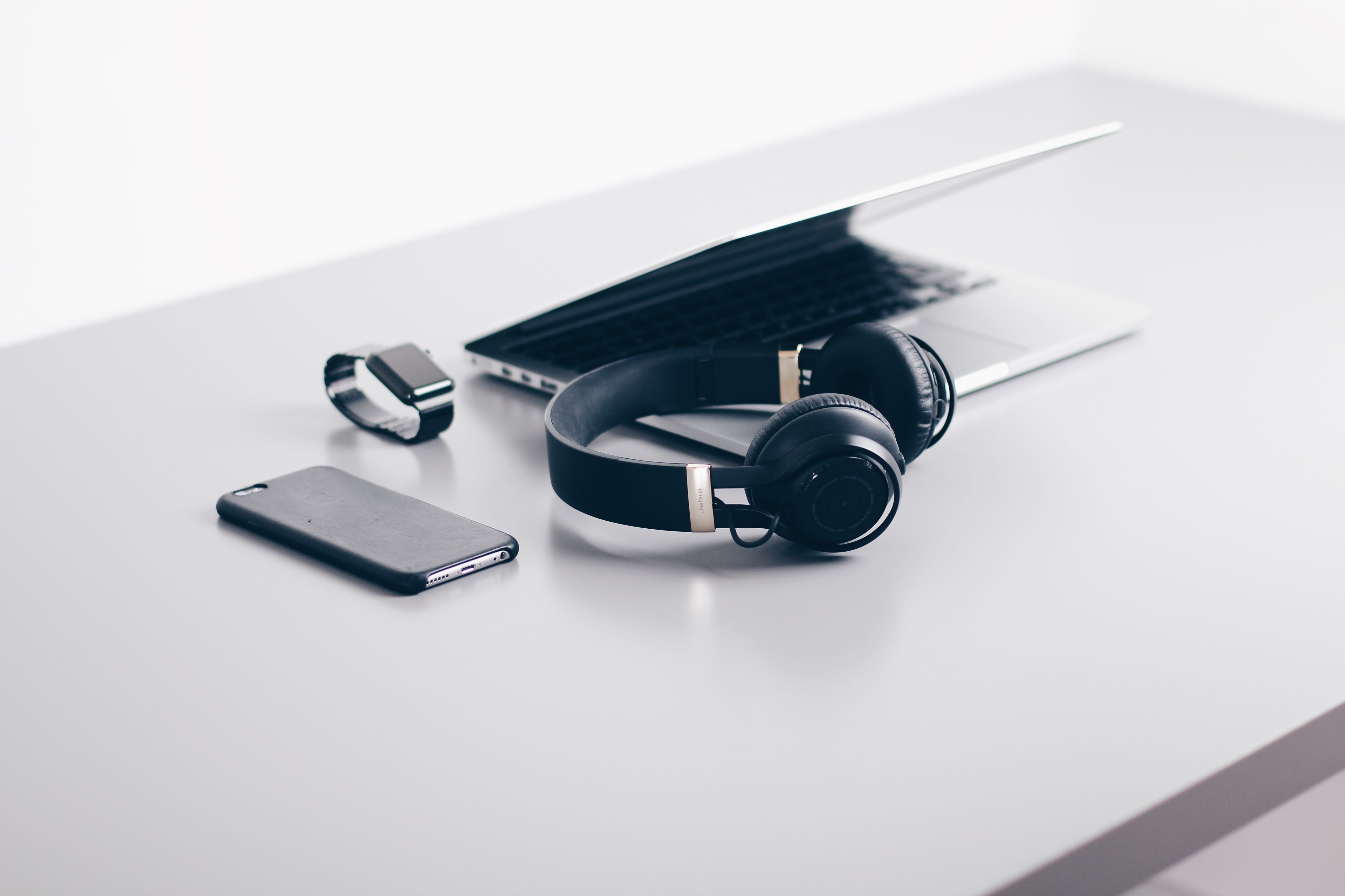copy space, closed, headphones, office supply, close-up, setup, wireless technology, equipment, black color, computer, indoors, communication, technology, HD Wallpaper