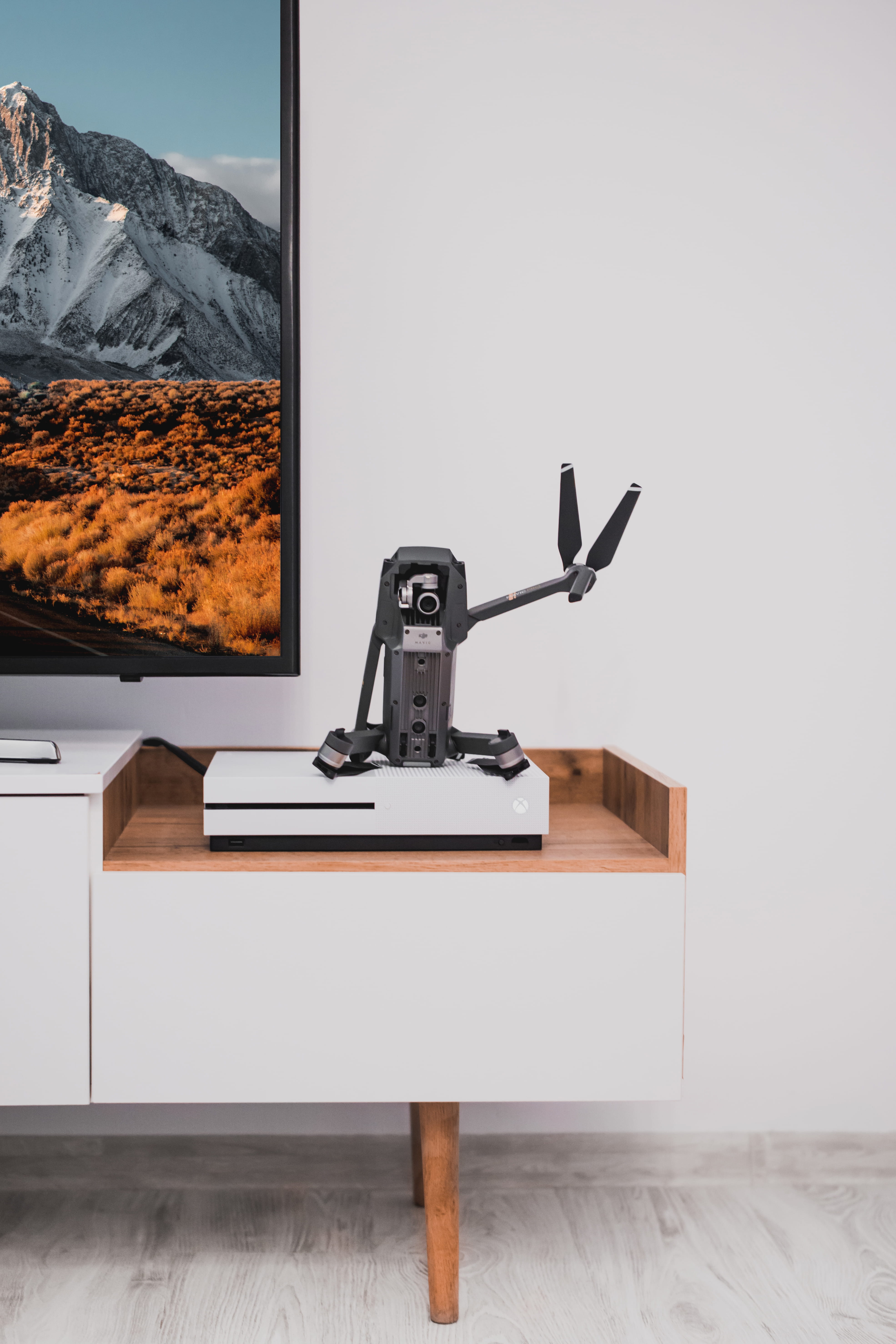 living room, table, desk, mavic pro, design, computer, home Interior, wide, drone, furniture, dji, quadcopter, no People, minimal, gaming, gray, xbox, wood - Material, Phone HD Wallpaper