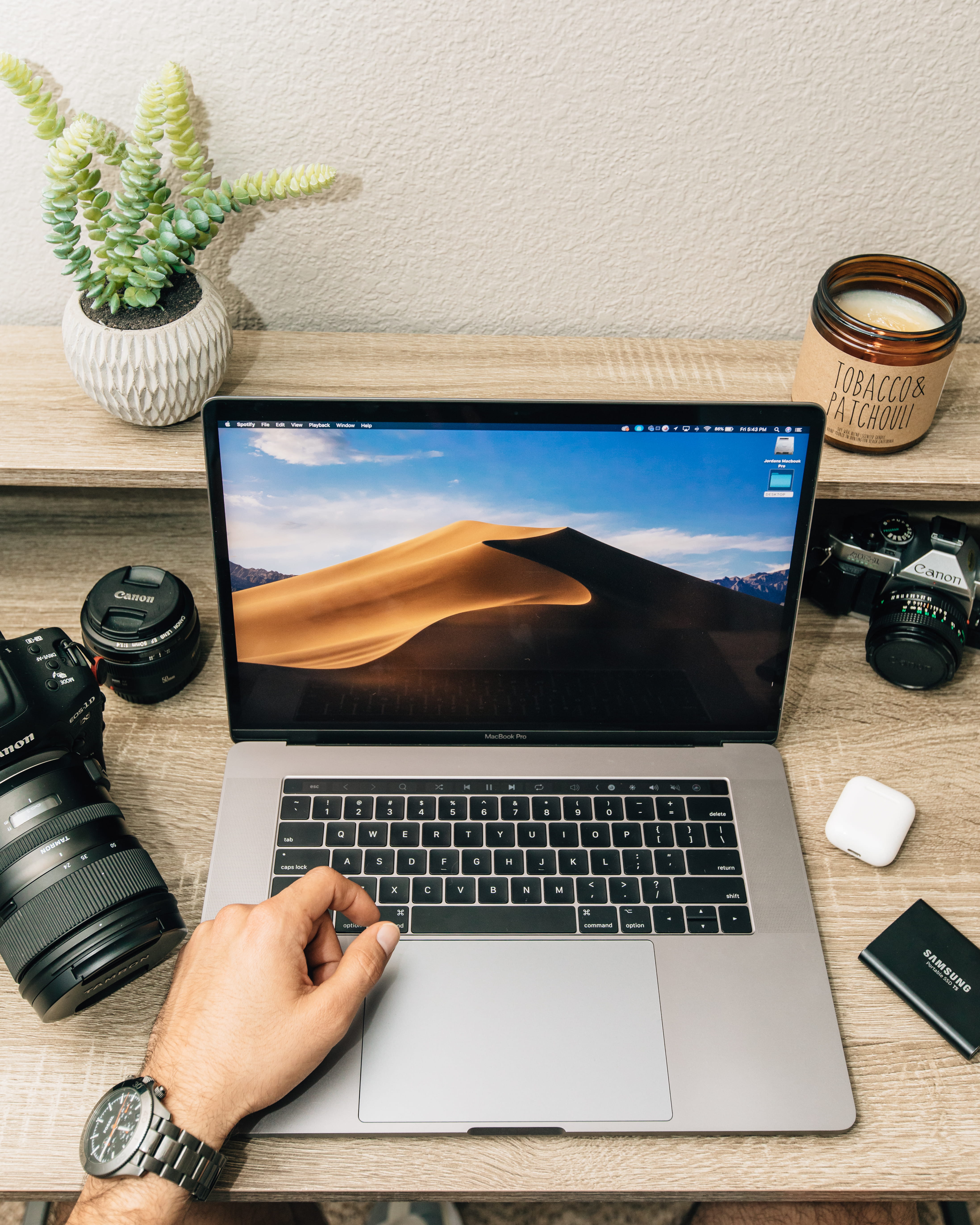 photo edit, computer, human body part, hand, laptop, desk, keyboard, setup, modern, communication, photography themes, table, technology, human hand, wireless technology, Phone HD Wallpaper