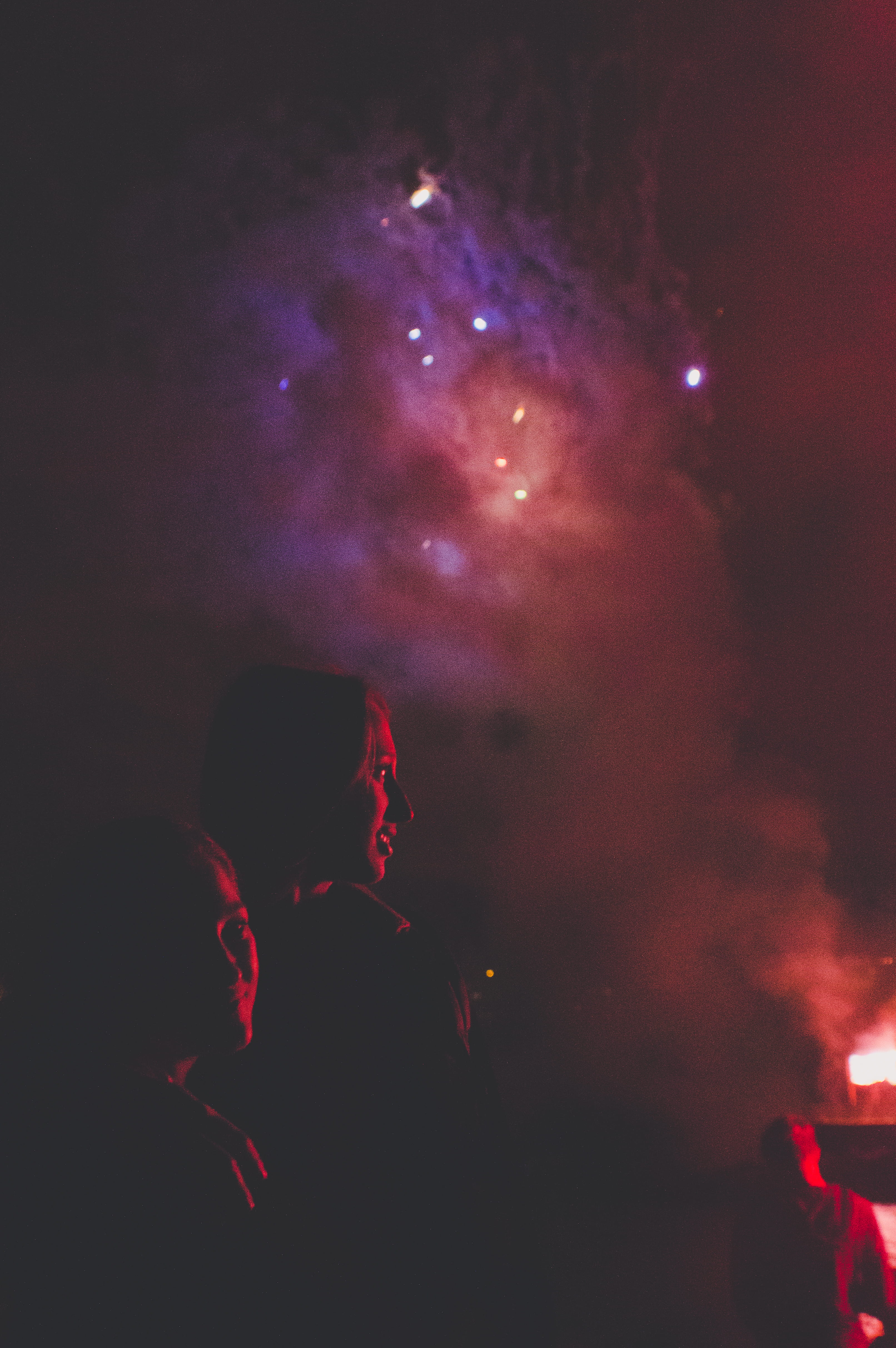 popular music concert, united states, enjoyment, fireworks, 4K, pg, nightlife, night, firework display, celebration, smoke - physical structure, people, Phone HD Wallpaper