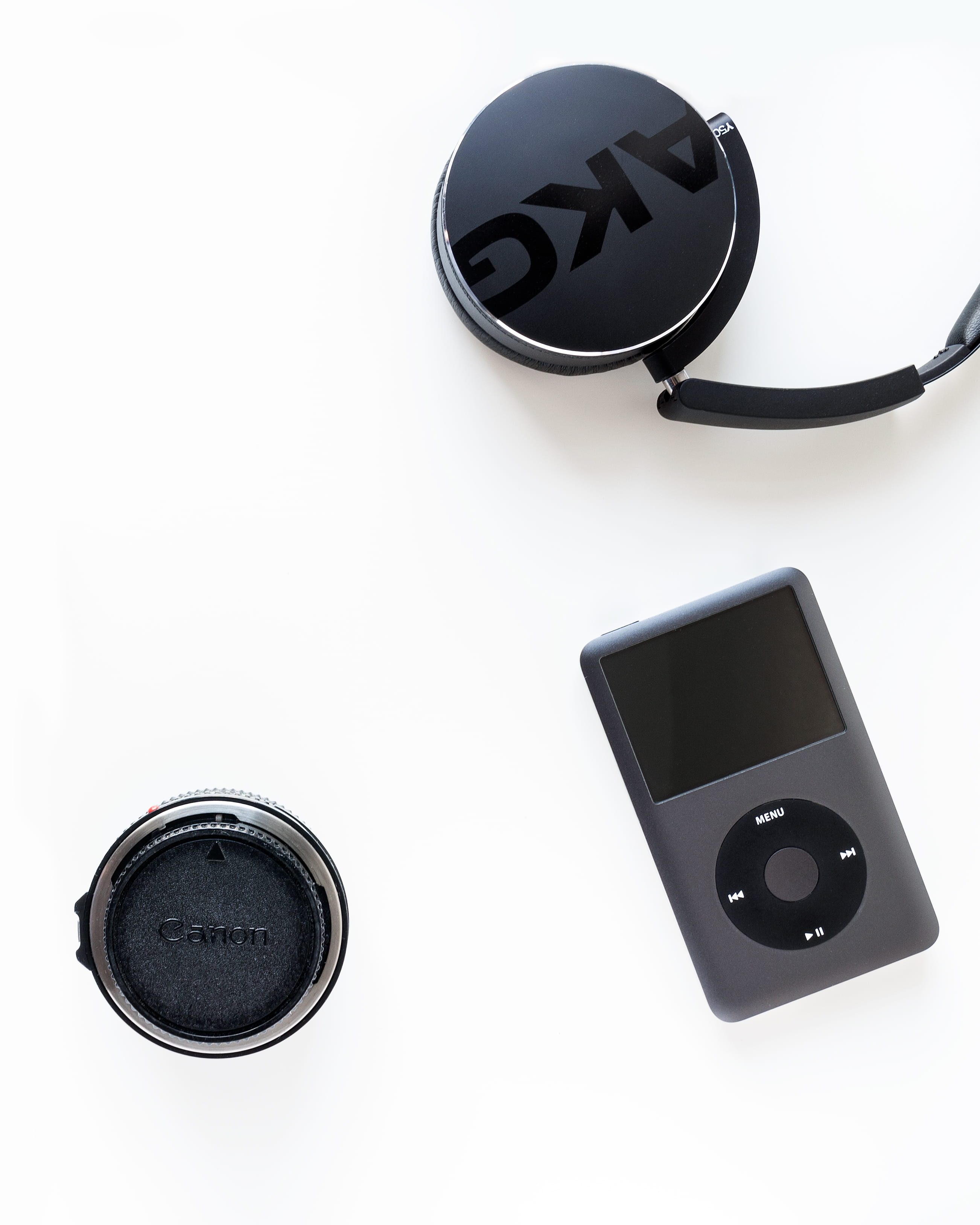 classic, arts culture and entertainment, still life, copy space, designer, connection, communication, studio shot, music, minimal, portability, listen, Phone HD Wallpaper