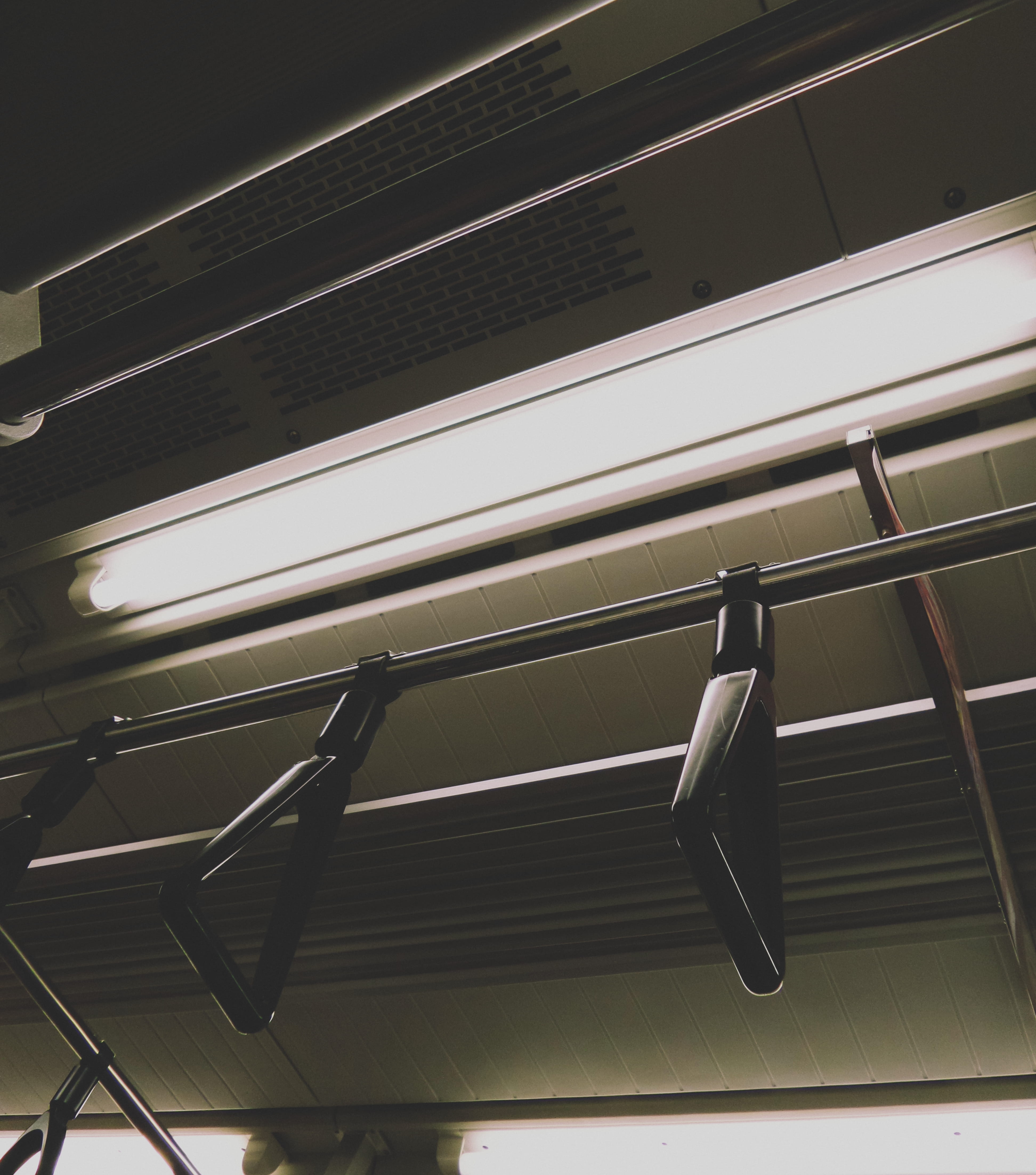仕事, hanging, technology, indoors, 地下鉄, subway, japan, work, metal, close-up, lighting equipment, fluorescent light, train, light fixture, built structure, Phone HD Wallpaper