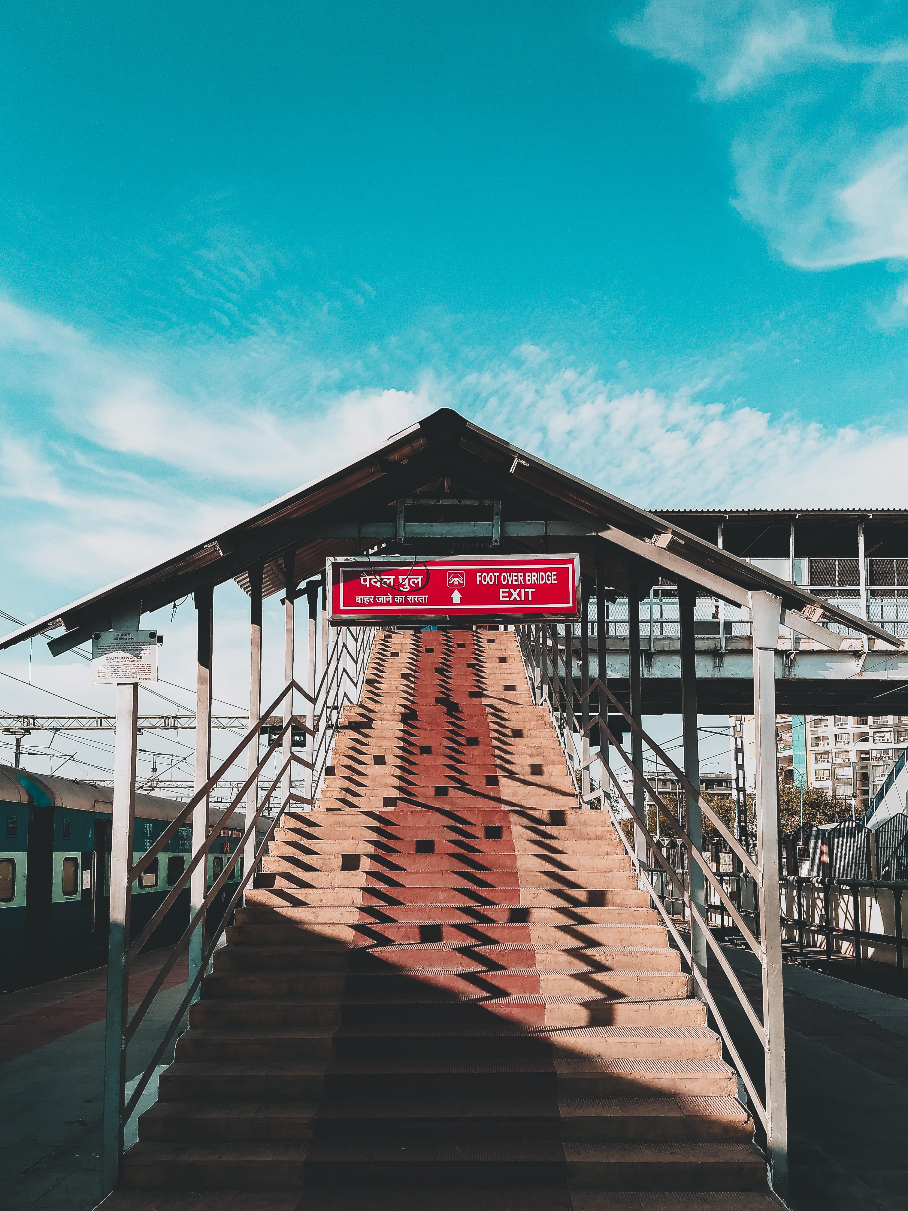 direction, sunlight, information, nature, outdoors, sign, western script, india, building exterior, city, architecture, train, urban, railing, built structure, Phone HD Wallpaper