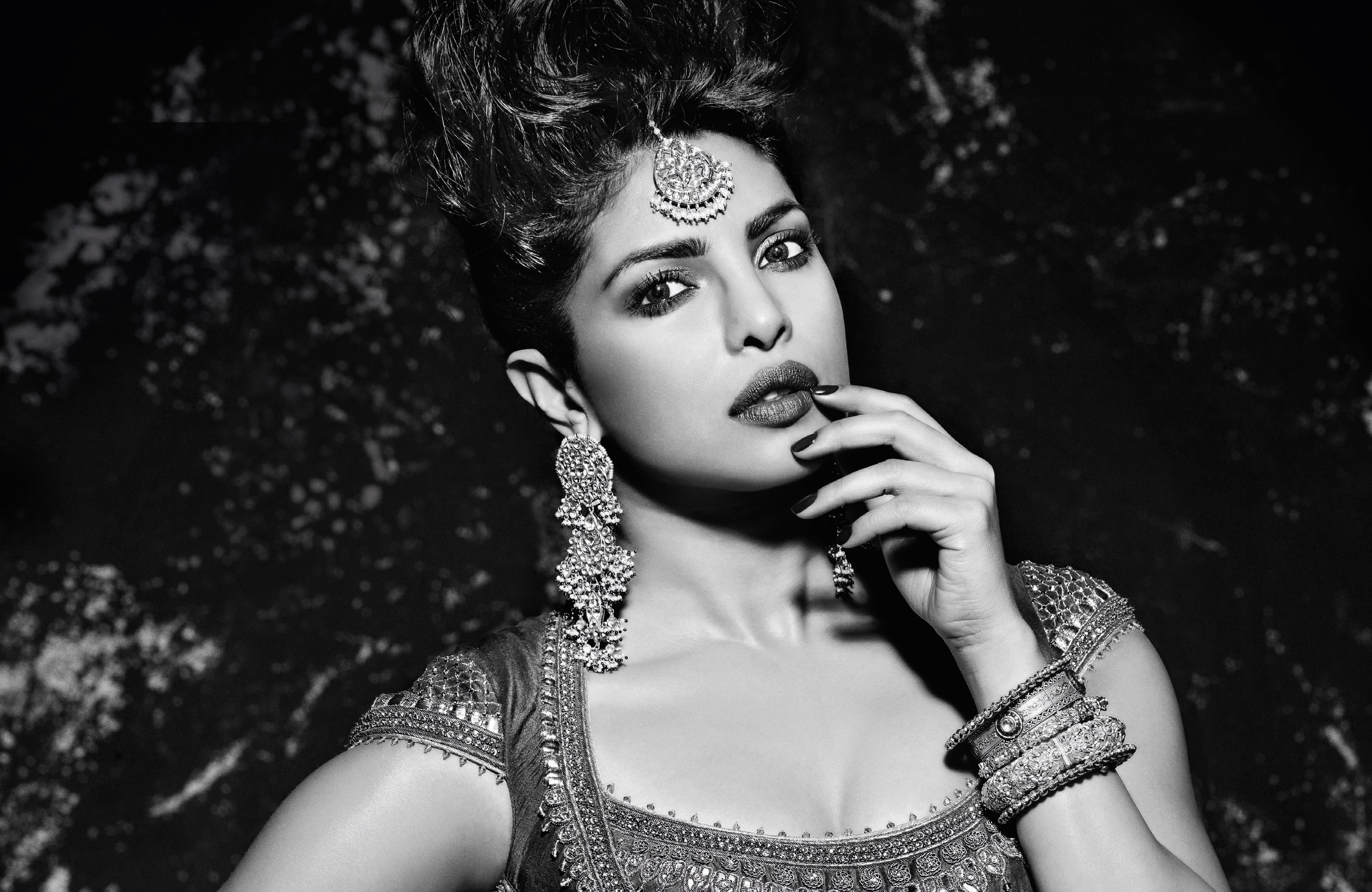 HD, Traditional, 2K, Monochrome, Ethnic wear, Priyanka Chopra, Jewellery, HD Wallpaper
