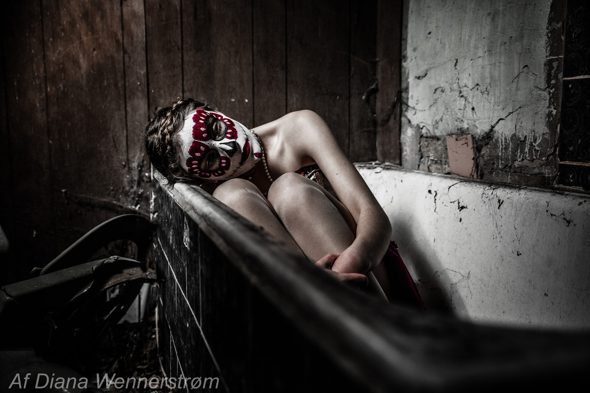 young adult, dirt, adult, women, one person, spooky, sadness, beauty, horror, fear, dirty, depression - sadness, bathtub, 1080P, dark, portrait, ruin, HD Wallpaper