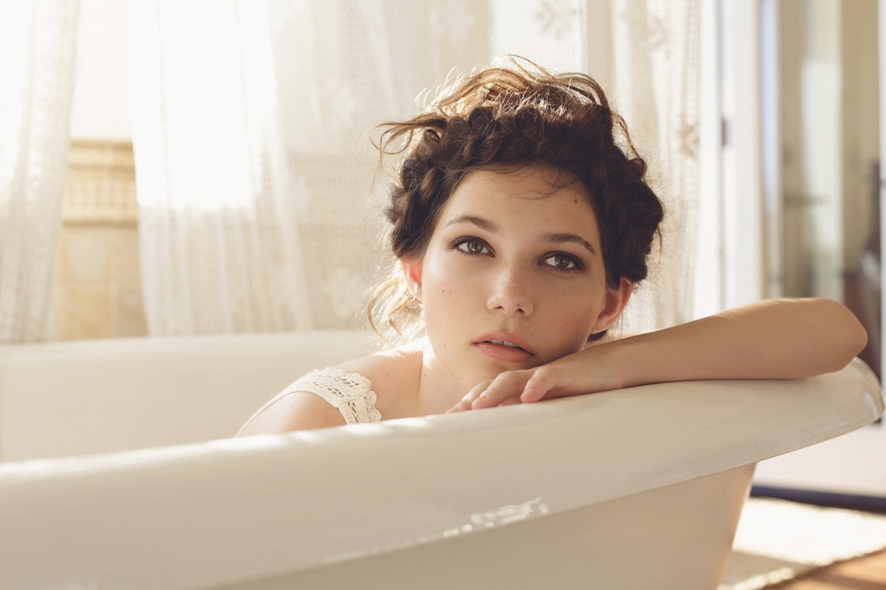 looking away, 720P, Léa Seydoux, bathtub, braids, brunette, women, HD Wallpaper