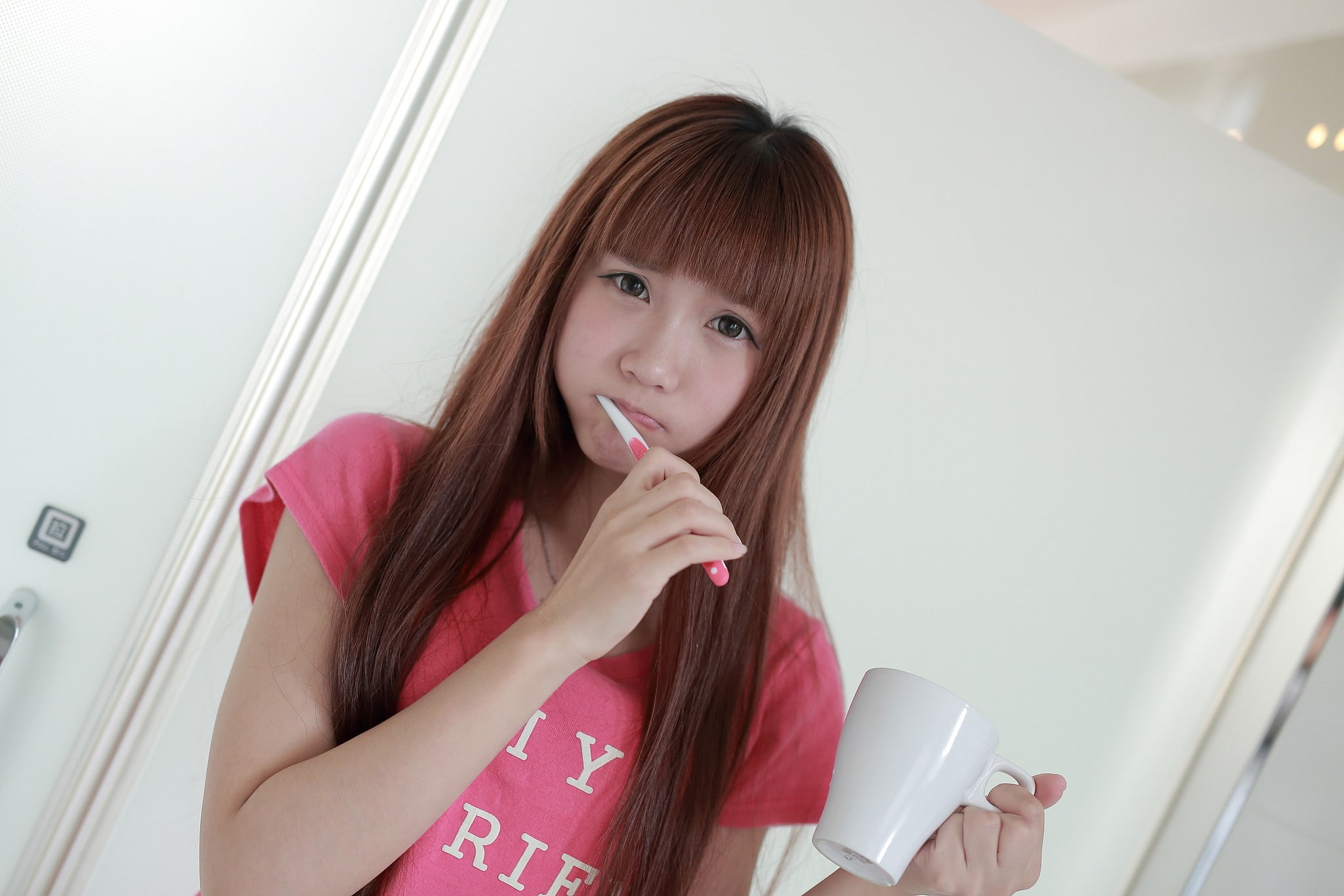 brown hair, toothbrush, long hair, front view, hair, food and drink, indoors, looking at camera, 1080P, drinking, drink, hairstyle, child, lifestyles, HD Wallpaper