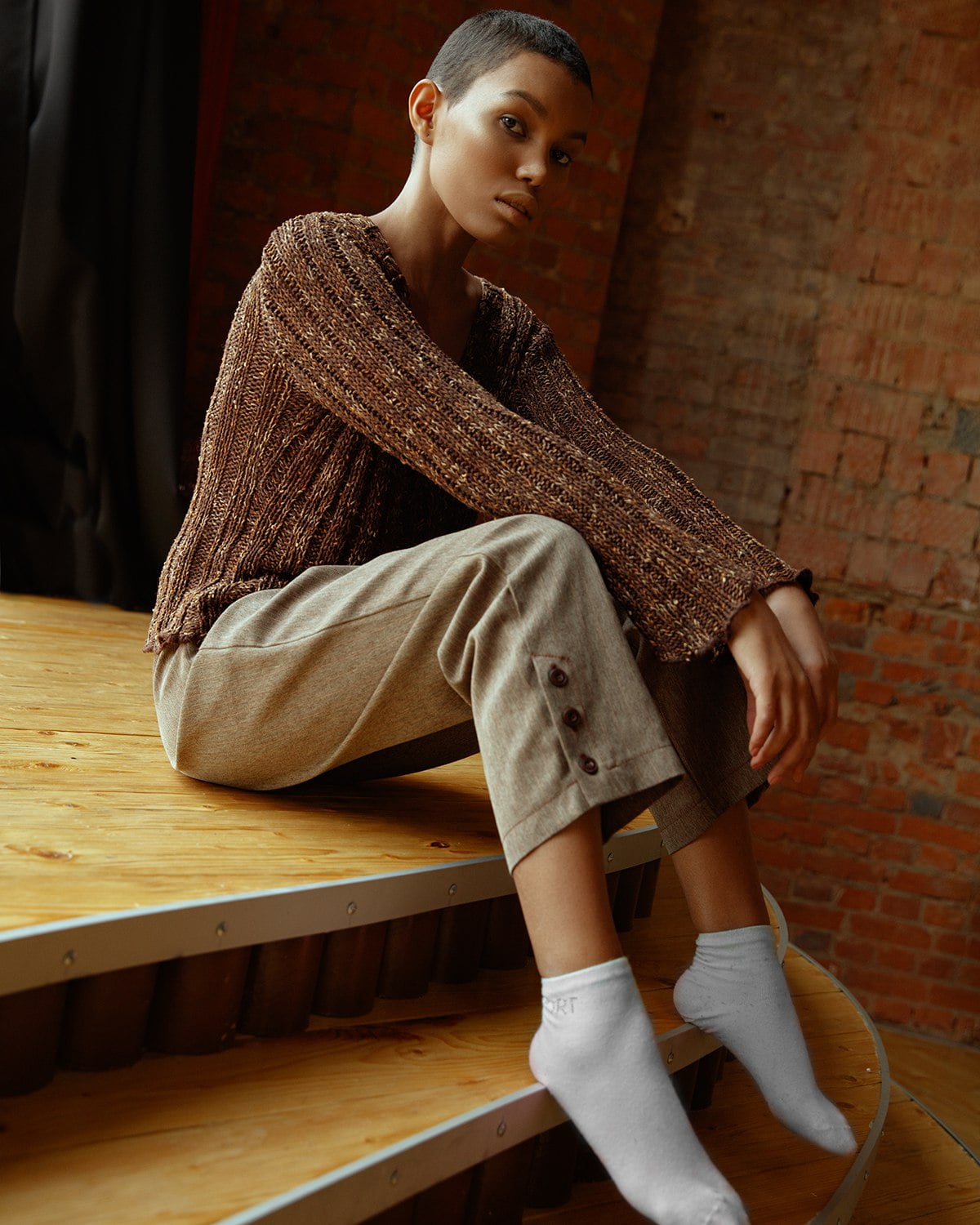 beautiful people, short hair, Aleksey Trifonov, adult, women, beauty, contemplation, lifestyles, indoors, sitting, brick, young women, fashion, young adult, Phone HD Wallpaper