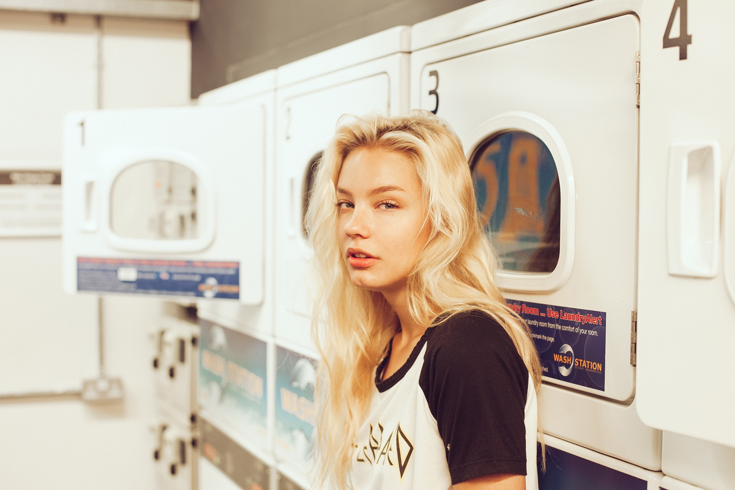train - vehicle, one person, standing, women, young women, wash station, waist up, public transportation, portrait, beautiful woman, 1080P, hairstyle, HD Wallpaper