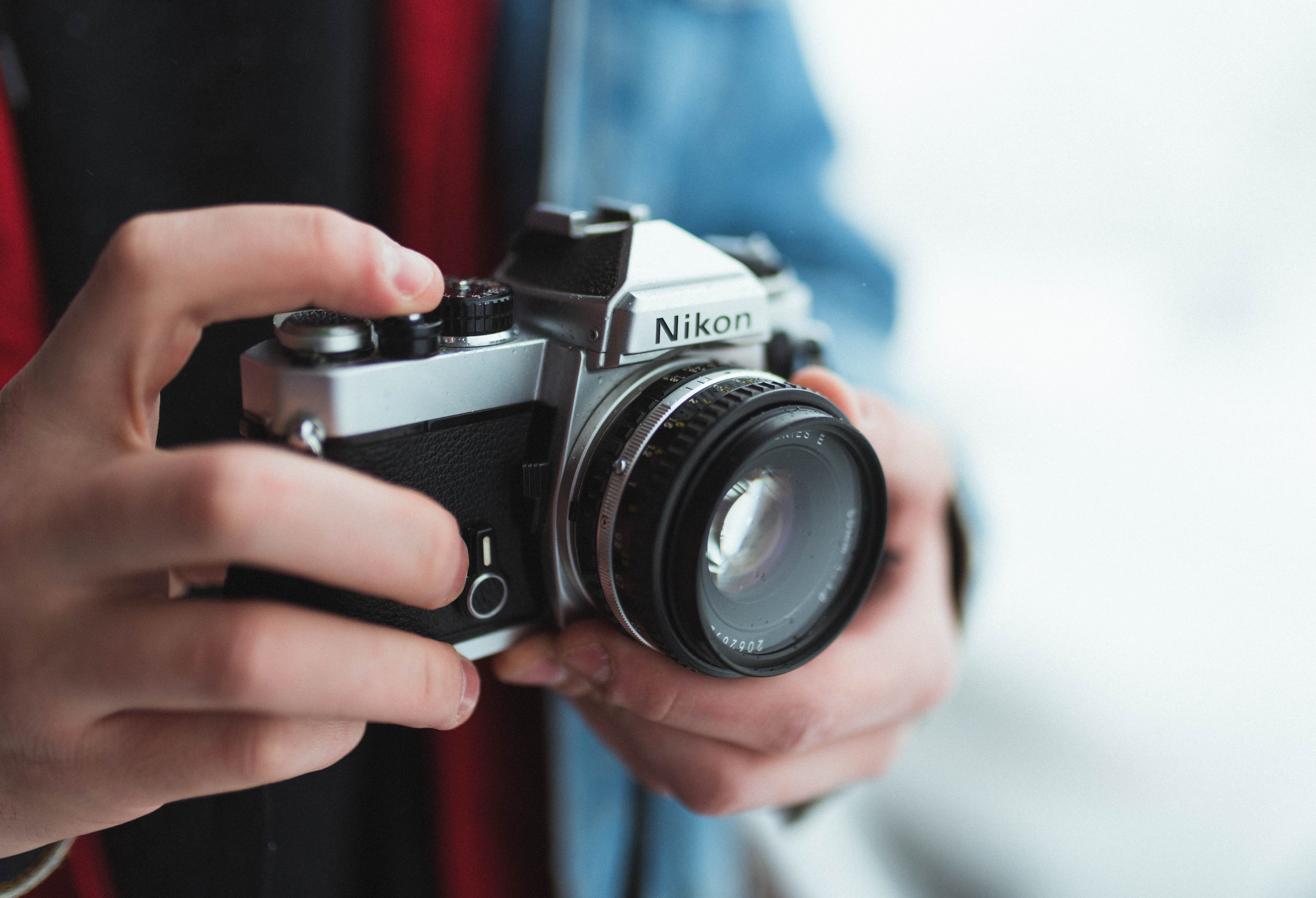 hobbies, person, finger, photography Themes, lens - Optical Instrument, midsection, dslr, antique, one Person, 5K, camera, hand, shallow, filming, retro Styled, HD Wallpaper