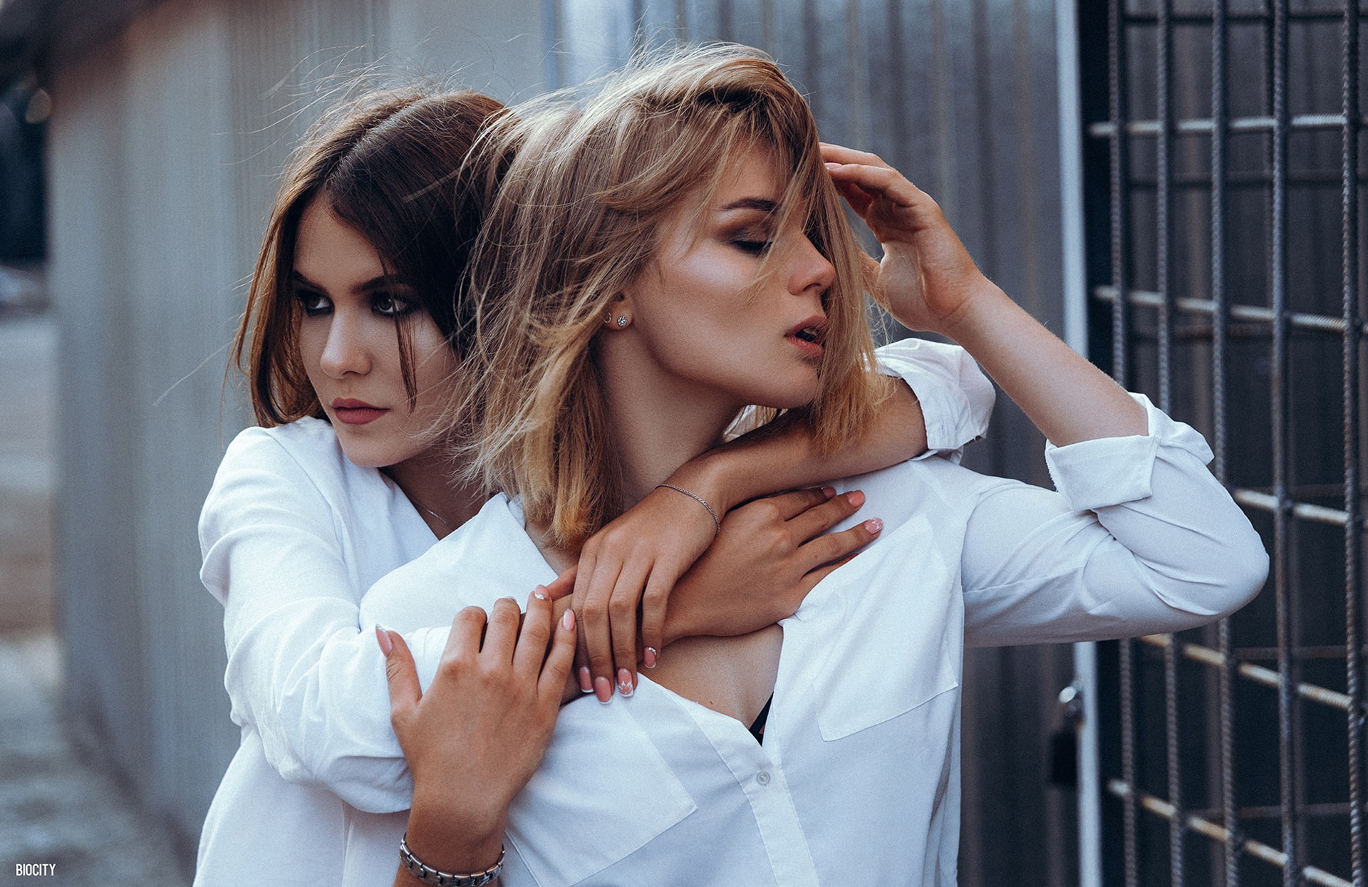 teenager, contemplation, friendship, emotion, young adult, love, architecture, embracing, females, togetherness, couple - relationship, sadness, people, HD Wallpaper