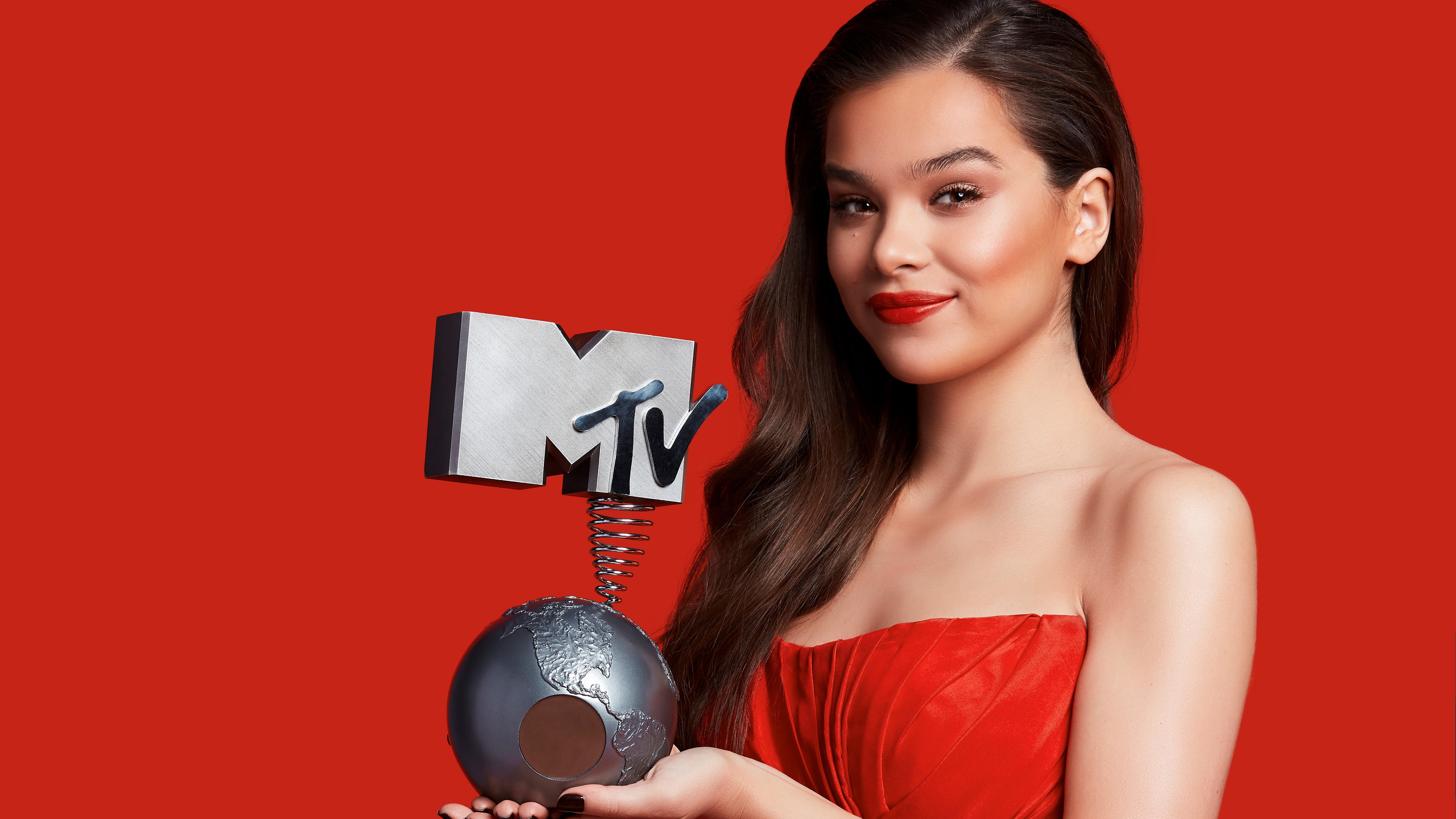 young adult, hairstyle, k, 5K, beautiful people, looking at camera, fashion, glamour, women, colored background, beauty, holding, Hailee, young women, HD Wallpaper