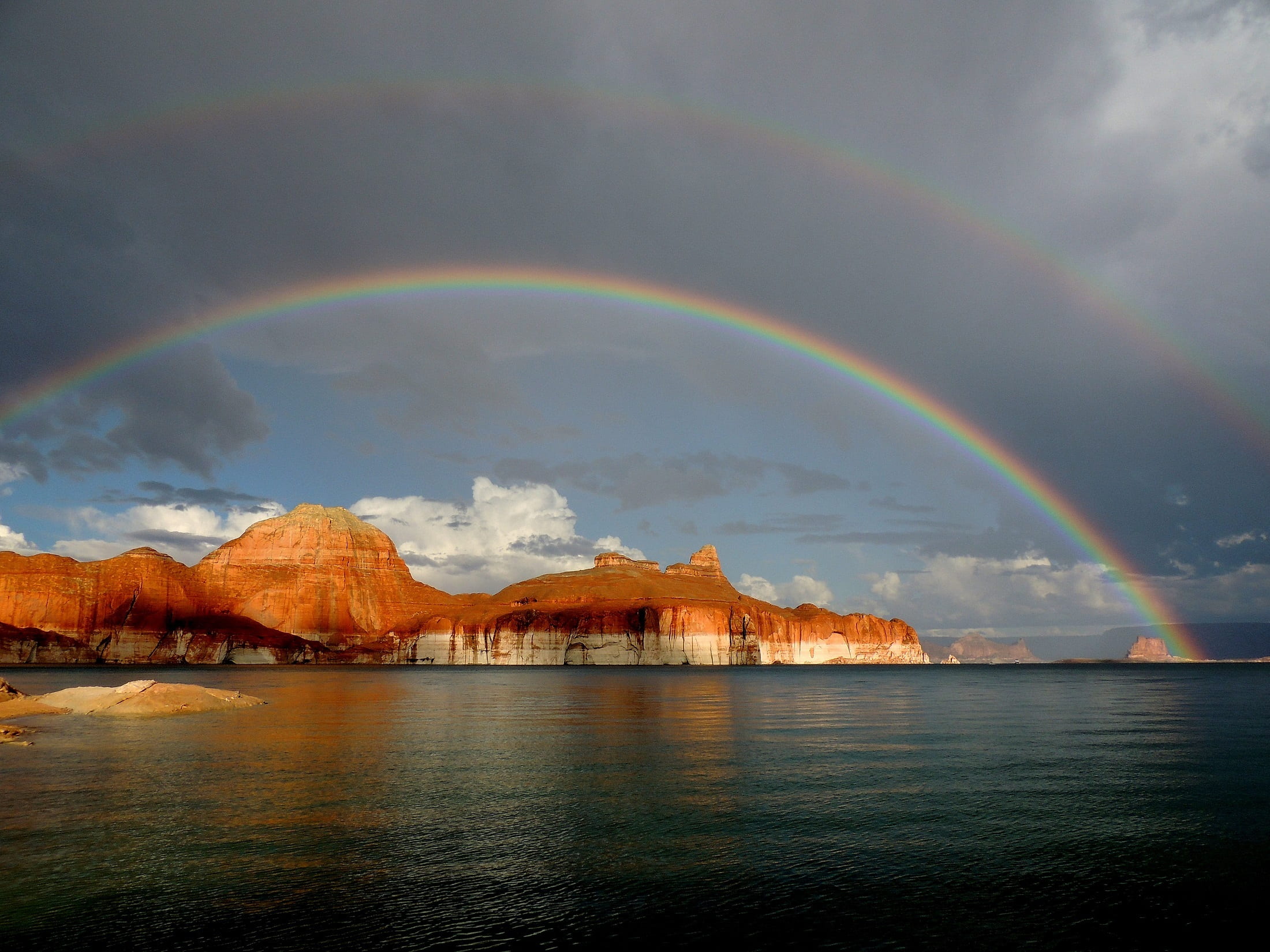 padre bay, outdoors, tranquil scene, lake powell, tranquility, nature, beauty in nature, scenic, mountain, beside, waterfront, reflection, landscape, non-urban scene, HD Wallpaper