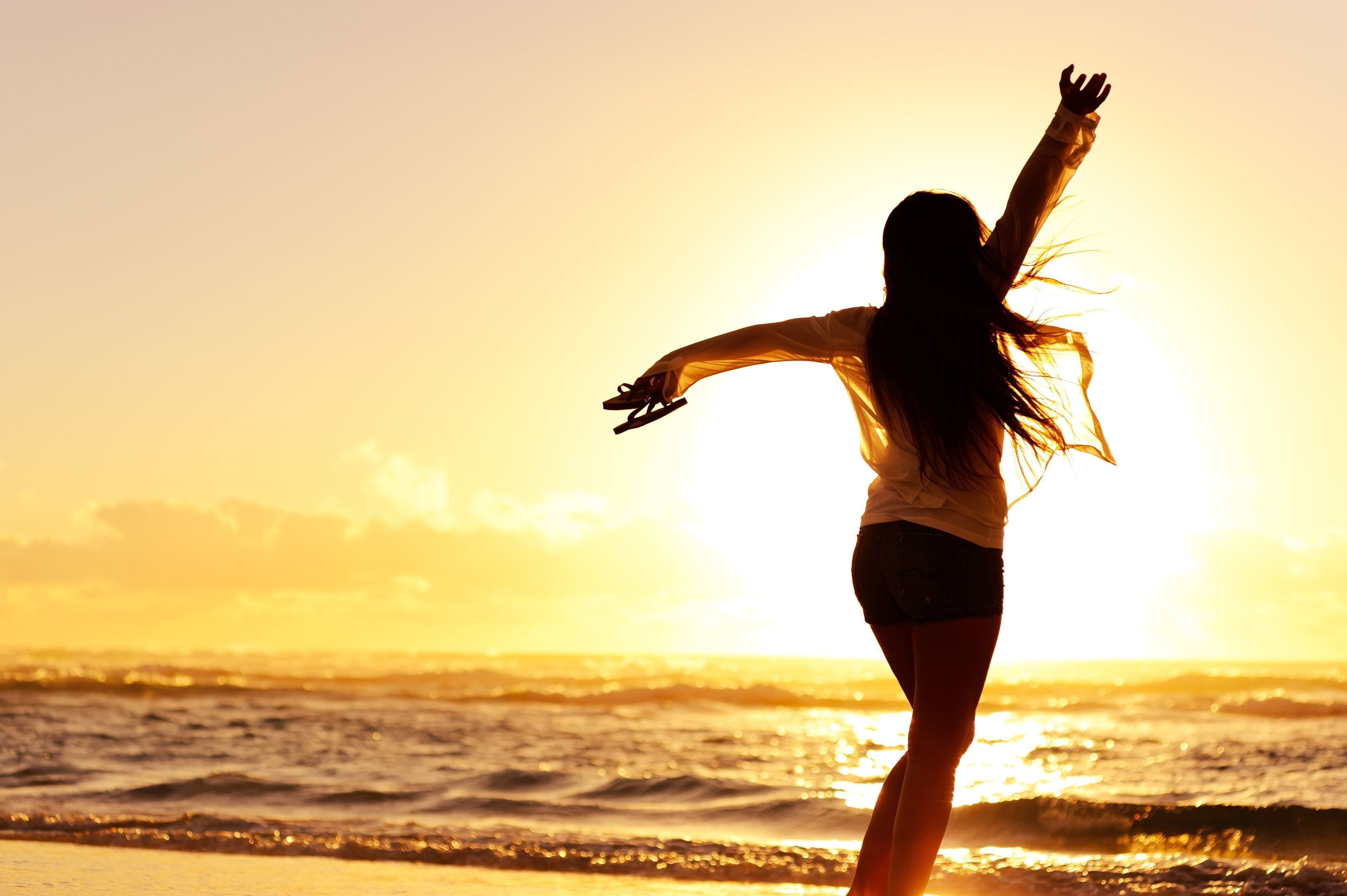women, people, excitement, caucasian Ethnicity, coastline, s, sea, summer, fullscreen, sunlight, beautiful, full screen, widescreen, ecstatic, action, smiling, HD Wallpaper