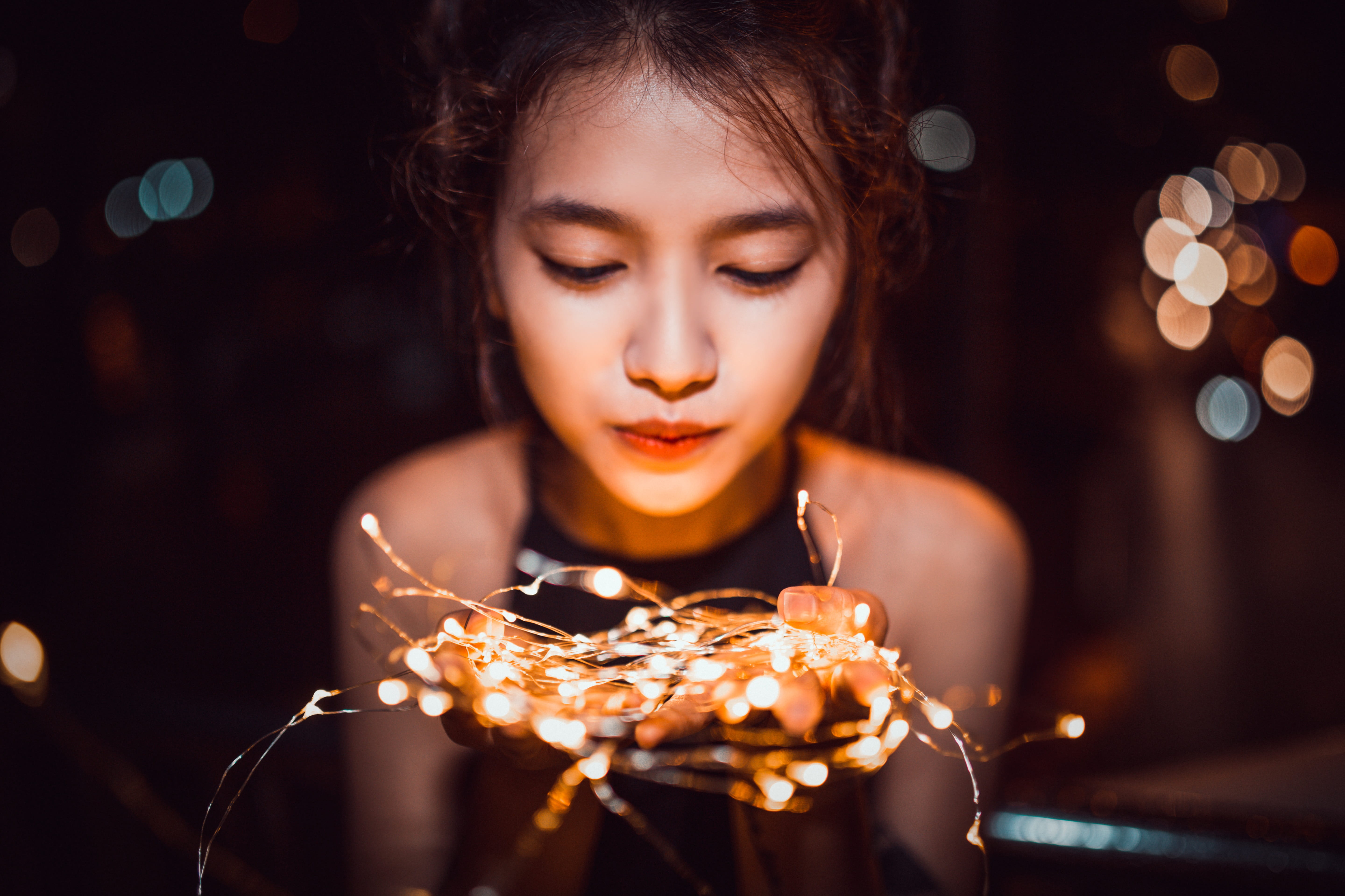 woman, lifestyle, offspring, holding, person, dark, lights, light, photography, evening, human face, looking down, shallow, food, portrait, 5K, young, HD Wallpaper