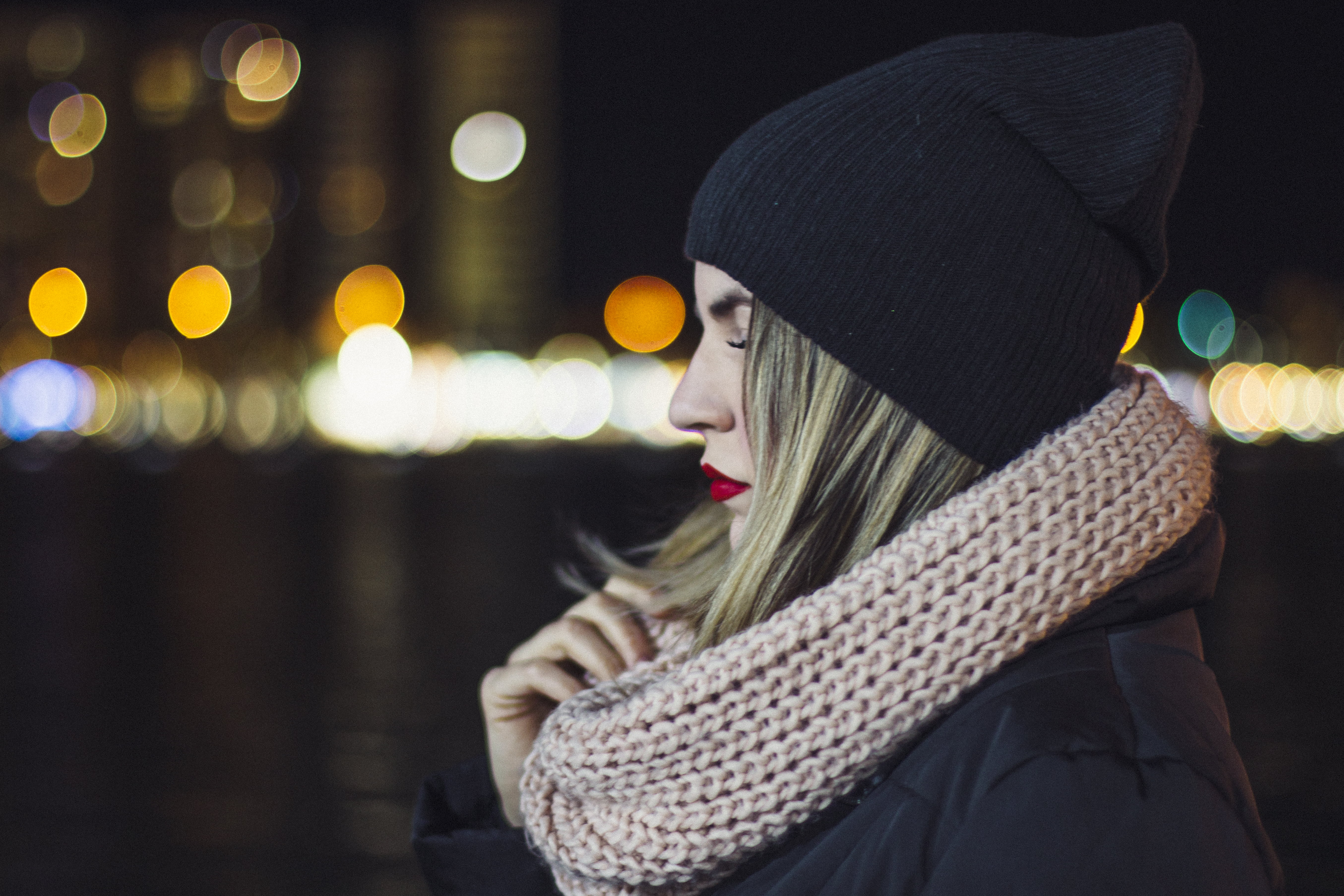 warm clothing, 5K, people, headshot, scarf, young adult, bokeh, wearing, illuminated, profile view, city life, one woman only, cold, light, gray, beautiful woman, HD Wallpaper