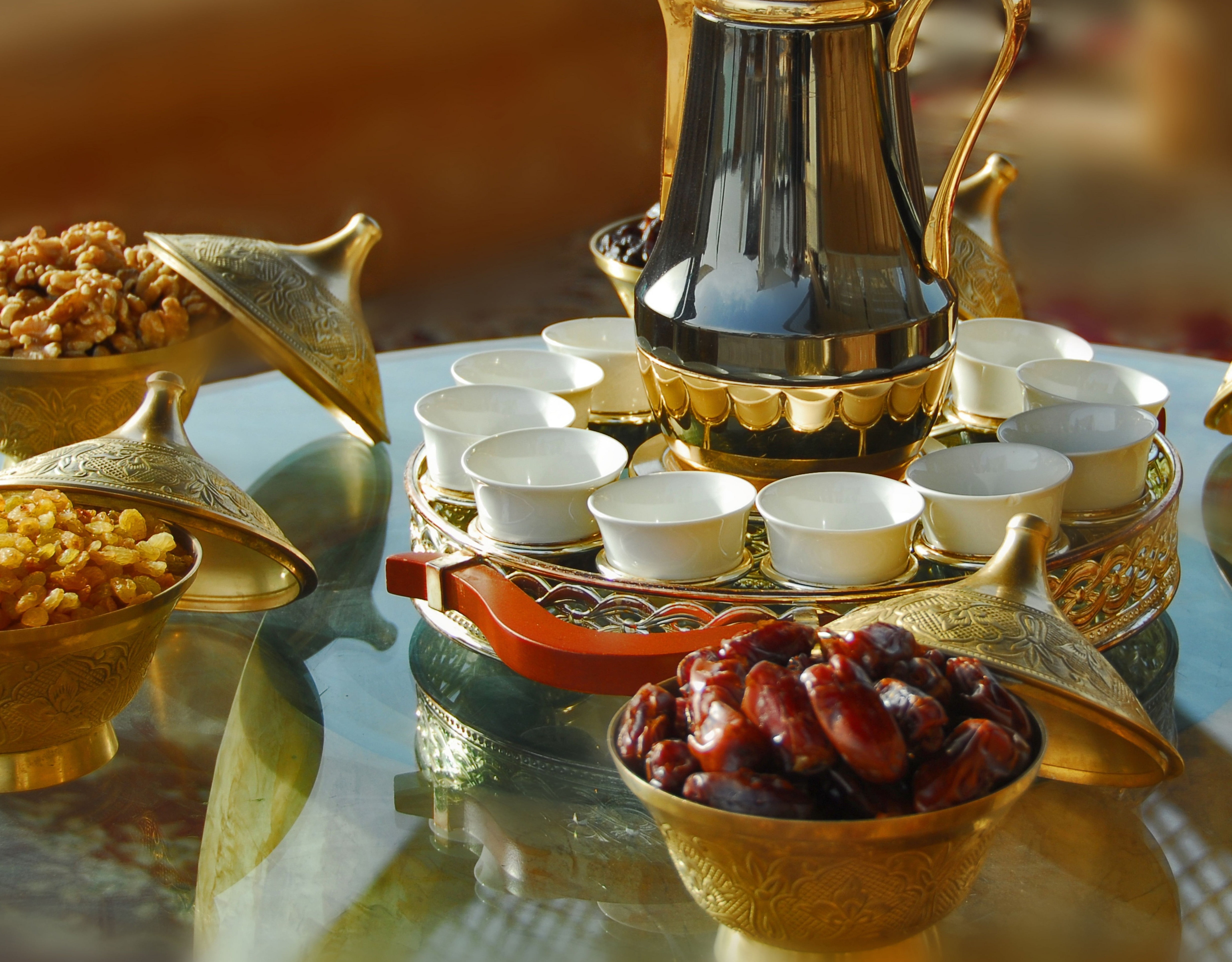 still life, drink, cup, breakfast, raisins, container, cultures, no people, tea, brass, choice, gold Colored, glass, abundance, household equipment, gourmet, HD Wallpaper