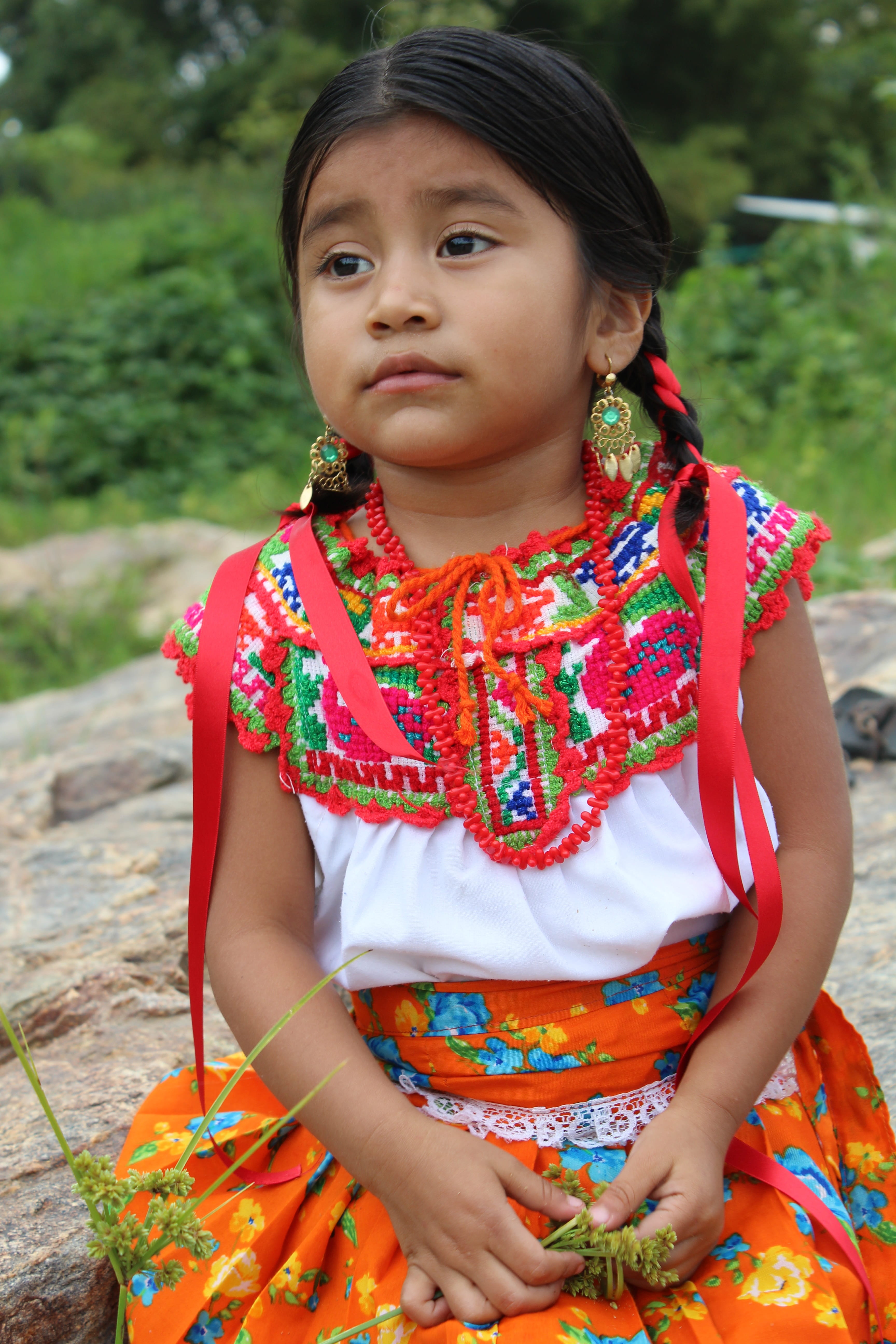 contemplation, mexican, women, indigenous, day, daytime, sitting, 5K, outdoors, lifestyles, hairstyle, front view, three quarter length, childhood, child, Phone HD Wallpaper
