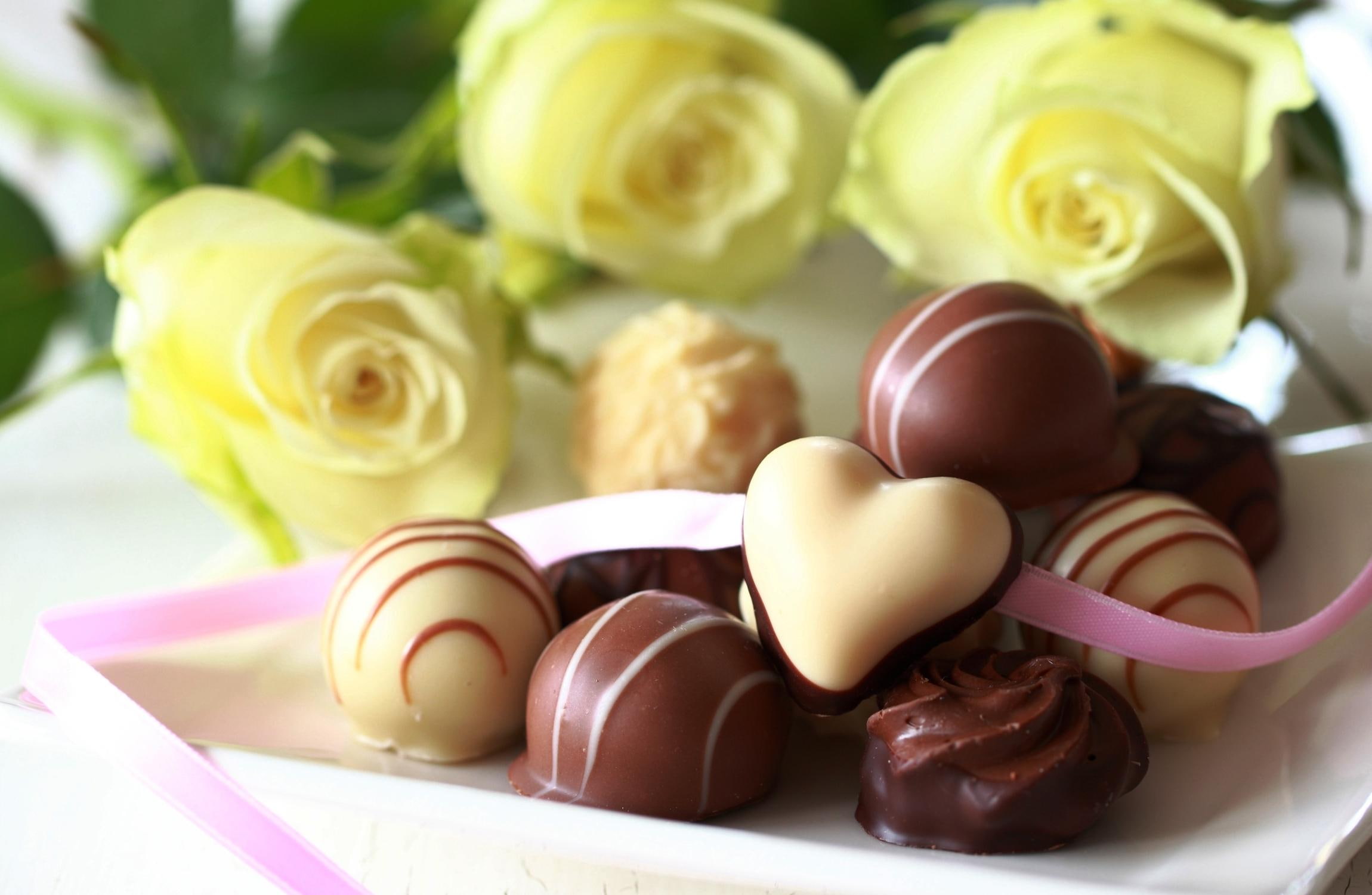 3d and abstract, food, chocolate, yellow, 1080P, roses, HD Wallpaper