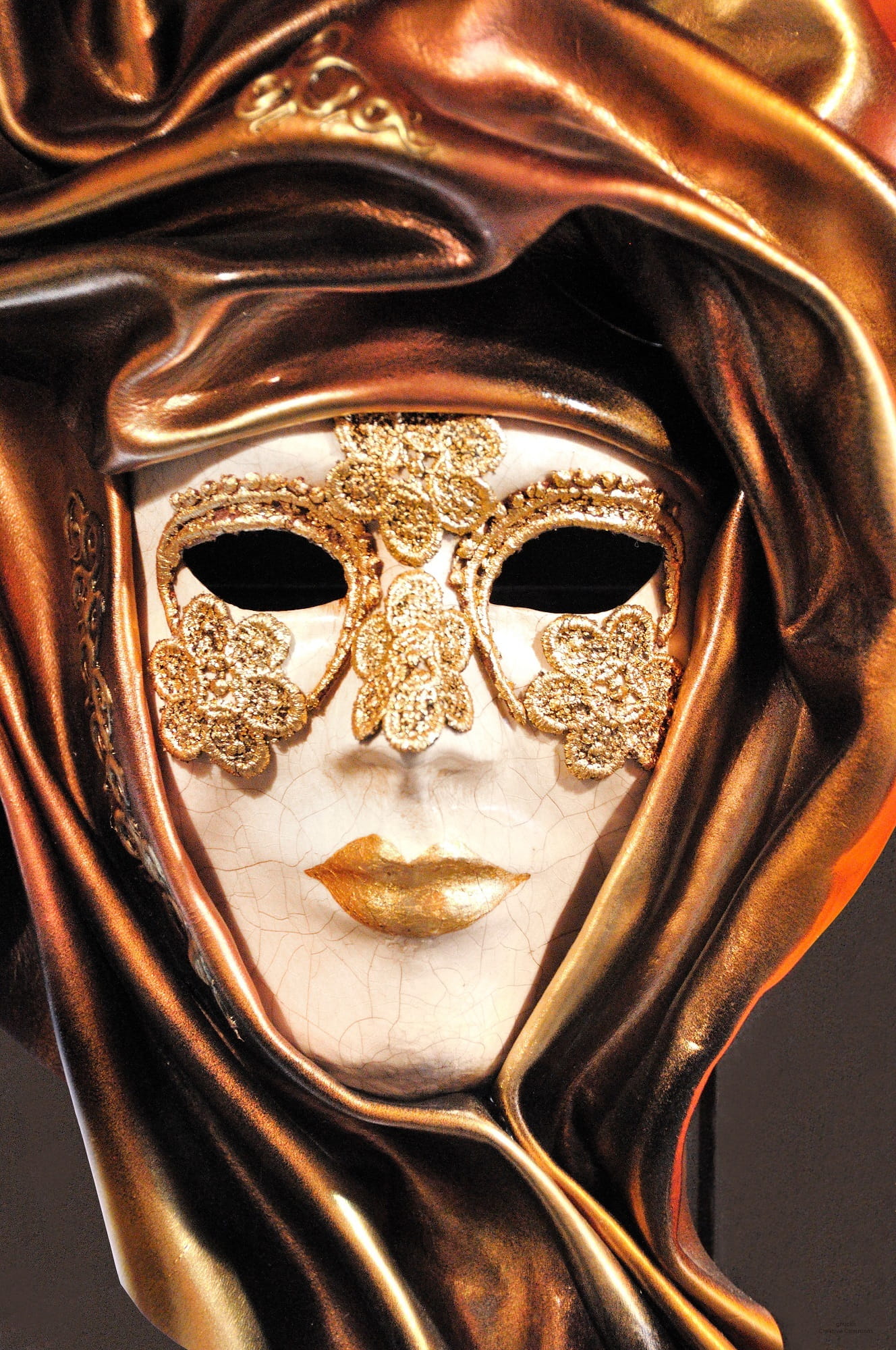 italy, venetian mask, venice, 1080P, closeup, gold colored, celebration, eyes, statue, masquerade, glamour, festival, close-up, carnival - celebration event, Phone HD Wallpaper