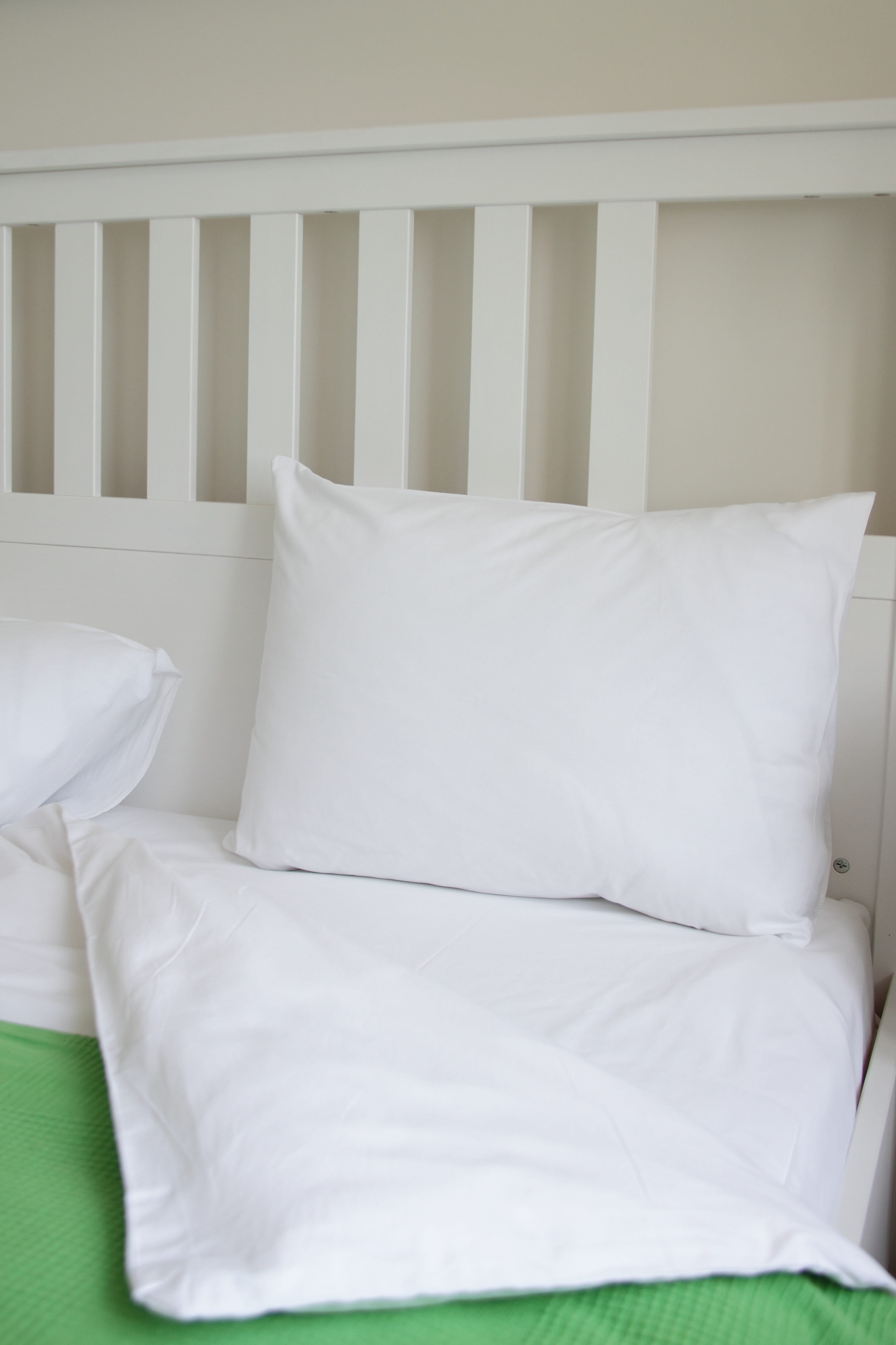 luxury, modern, hotel, bedroom, home, comfortable, indoors, relaxation, comfort, wooden, white color, sheet, pillows, duvet, apartment, linen, decoration, Phone HD Wallpaper