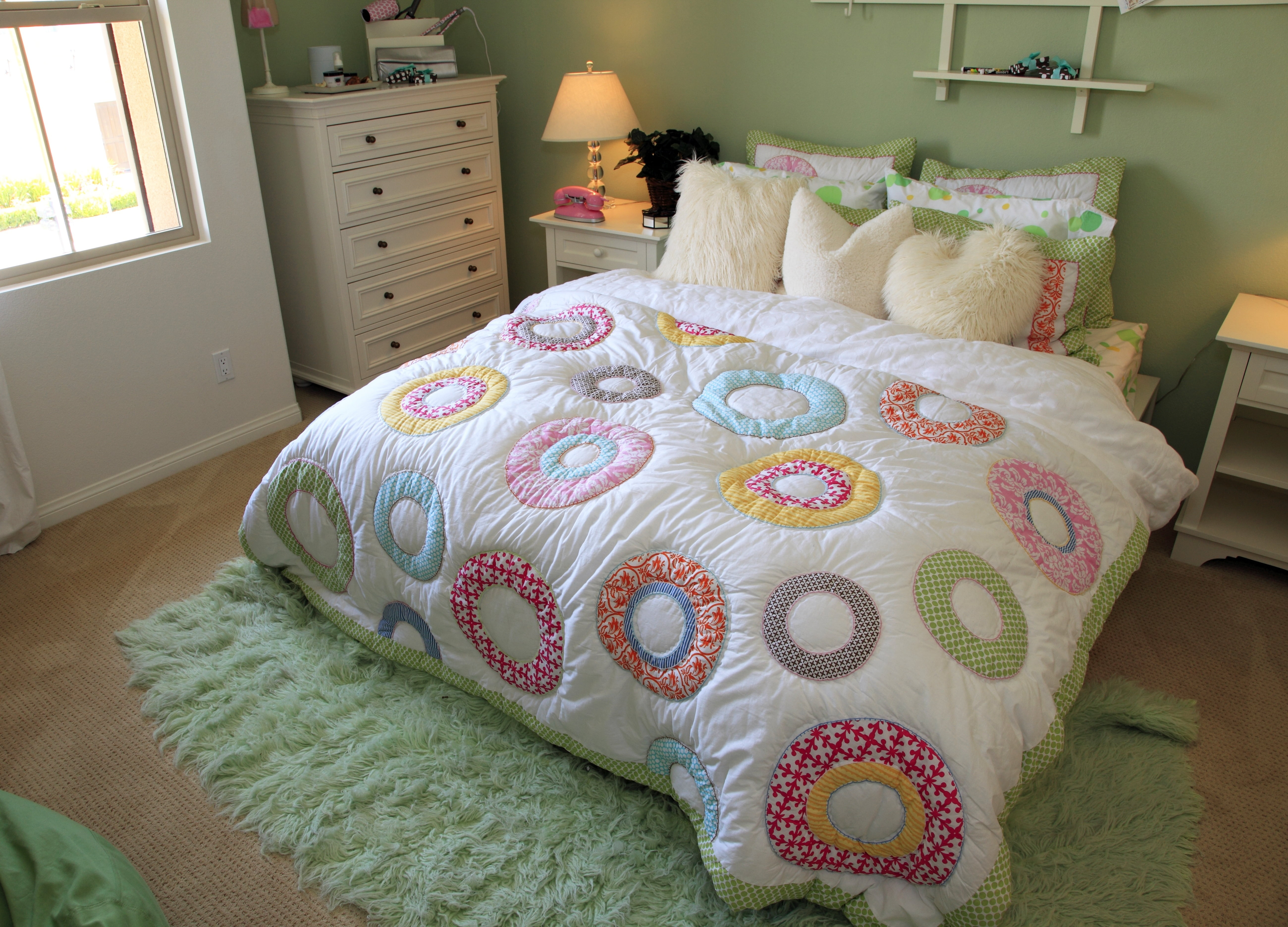 relaxation, multicolored, lamp, sleeping, bedding, mattress, sheet, comfort, night Table, lifestyles, decor, room, neat, floral pattern, wood - Material, HD Wallpaper