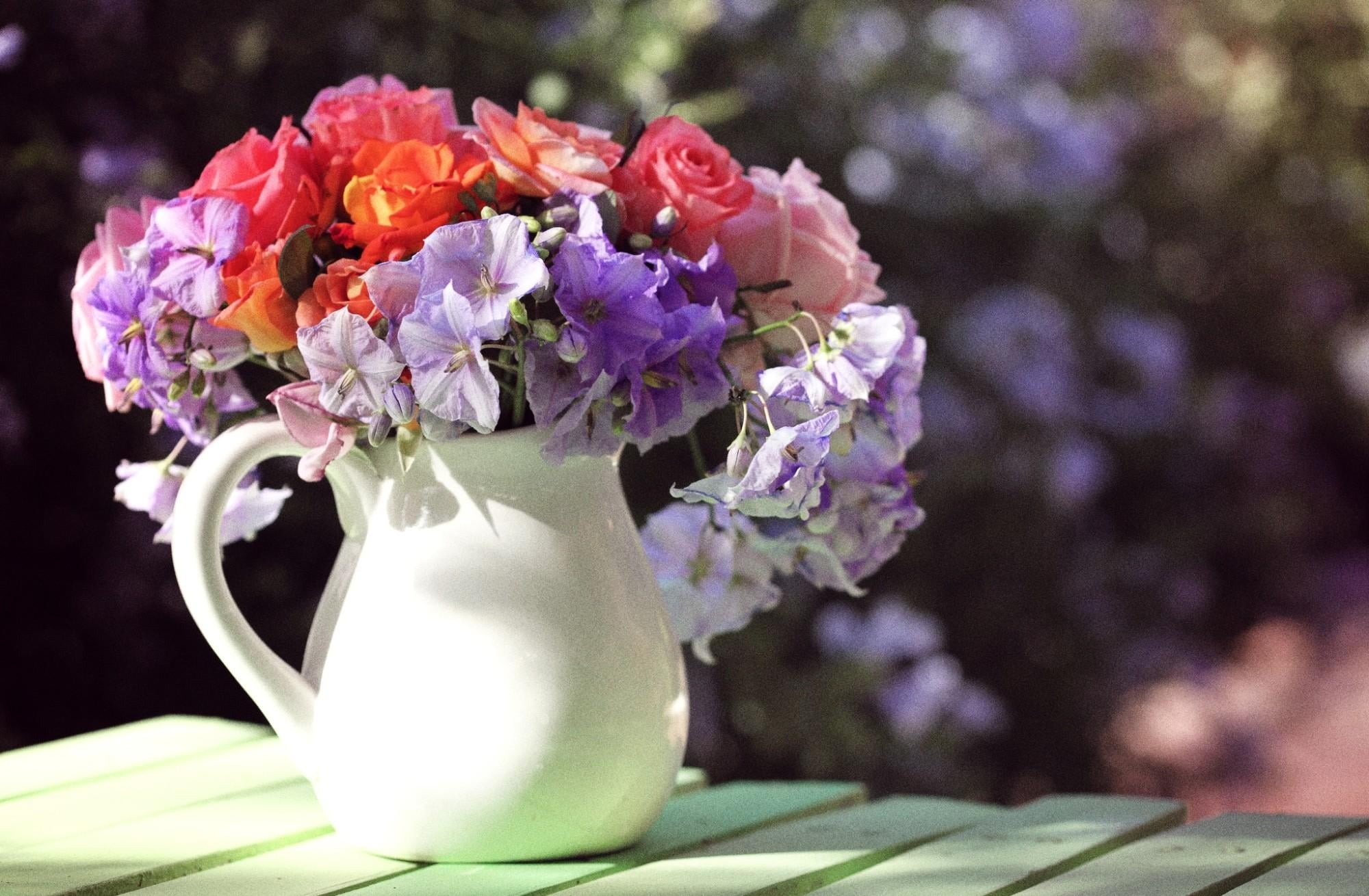 vase, flowers, white, day, 1080P, petal, leaf, red, still life, focus on foreground, wedding, beauty, vulnerability, inflorescence, pitcher - jug, flower arrangement, HD Wallpaper