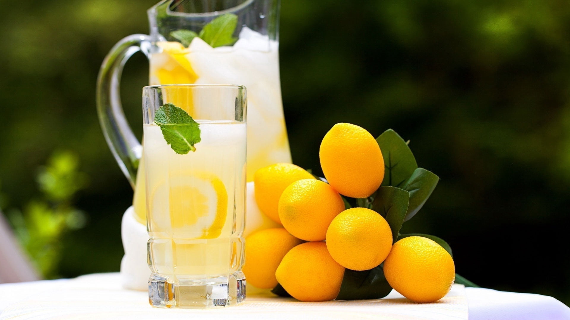 pitcher, slice, alcohol, drinking, no People, close-up, drink, non-alcoholic beverage, glass, healthy Lifestyle, household equipment, focus on foreground, HD Wallpaper