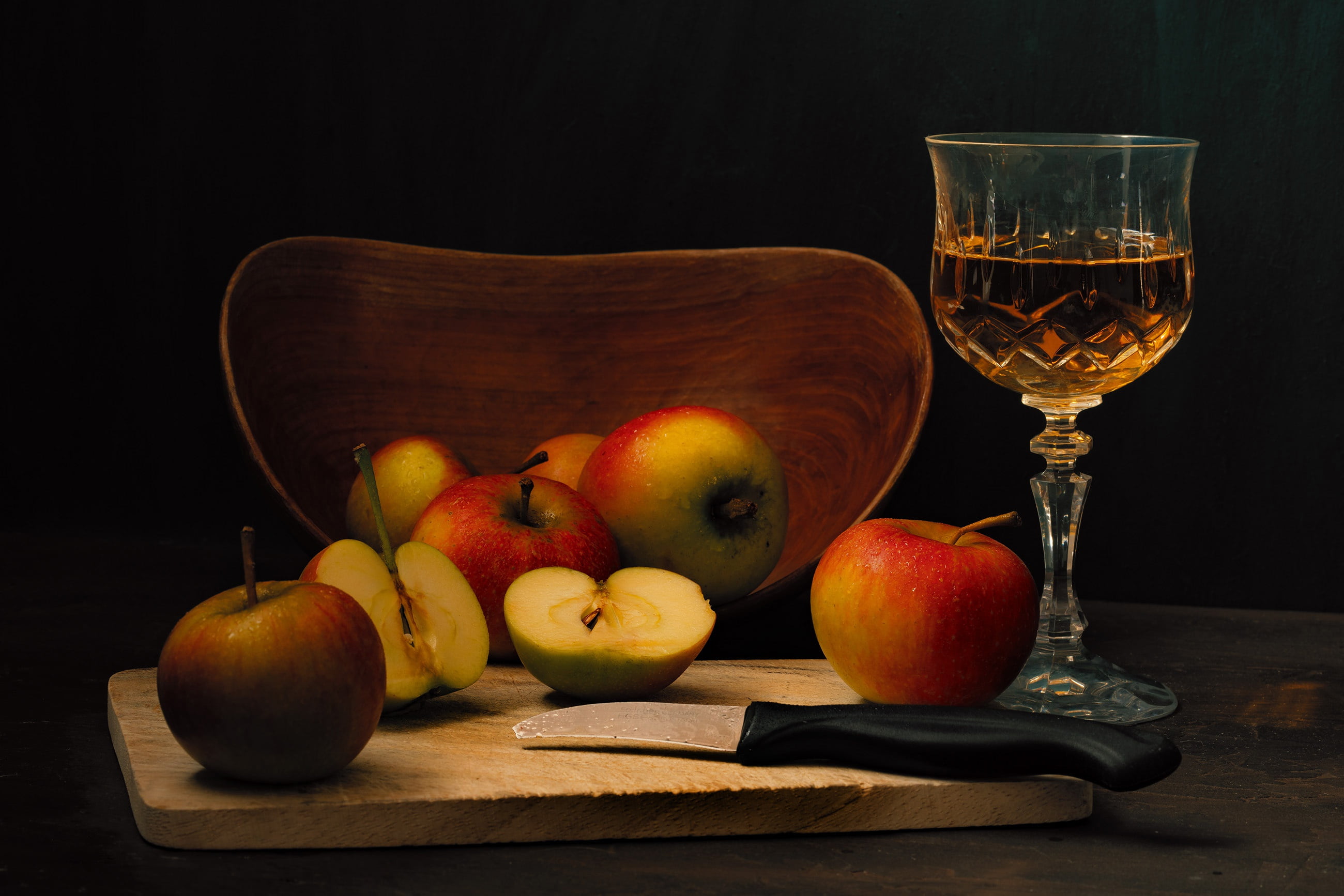 cutting Board, the dark background, apples, alcohol, glass, wine, food, fruit, still life, drink, 2K, knife, Cup, HD Wallpaper