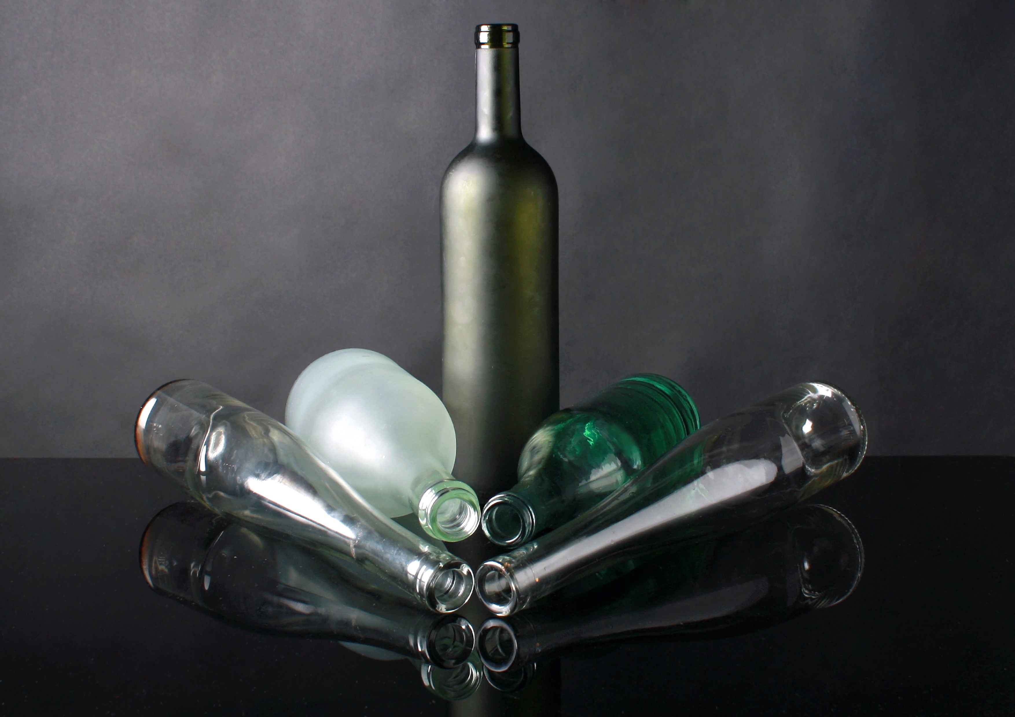 photo, studio shot, white, bottle, green, container, green color, glass, transparent, no people, food and drink, several, alcohol, group of objects, black, HD Wallpaper