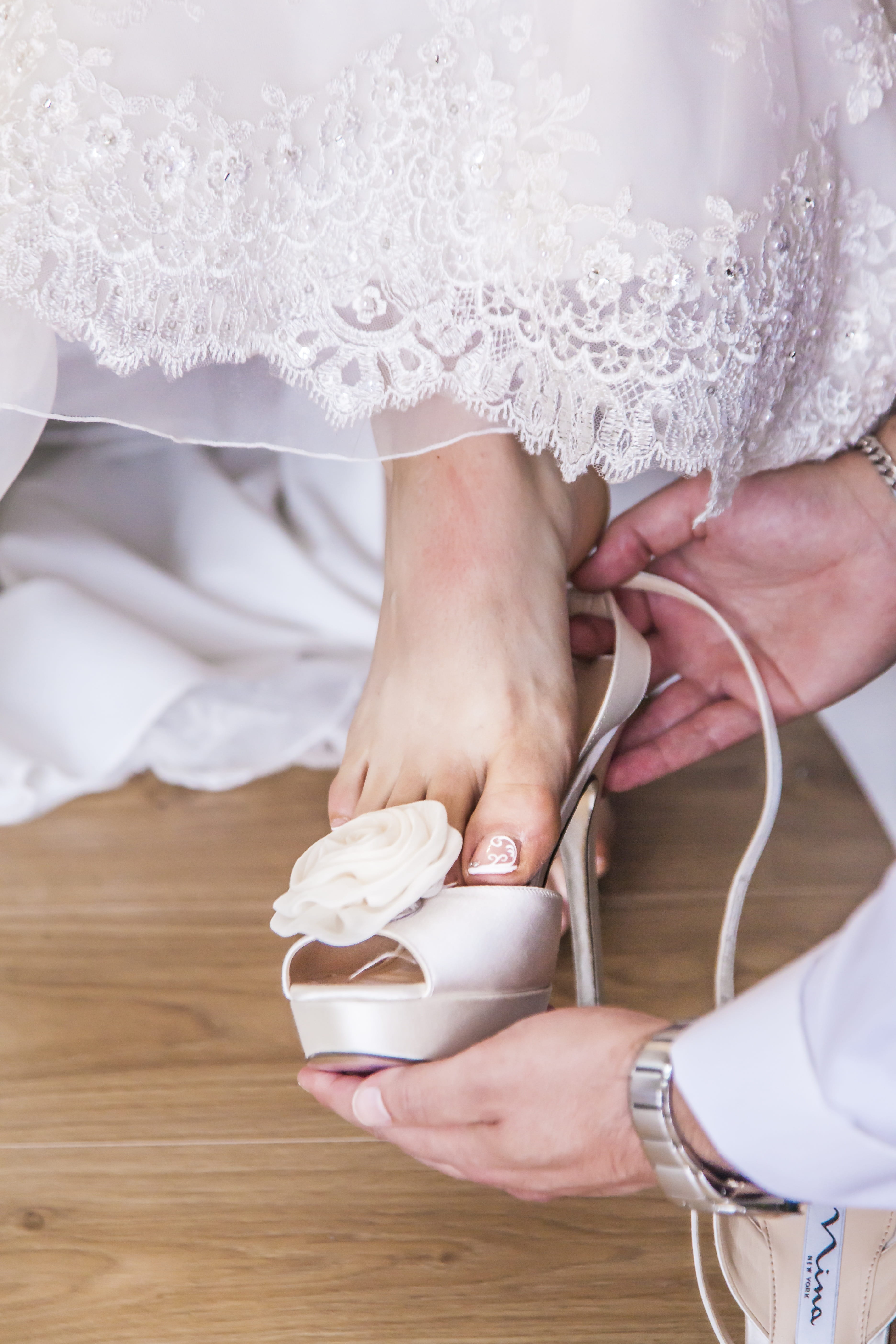 men, marriage, adult, two people, people, heel, hand, togetherness, lifestyles, fine, indoors, human hand, whites, wearing, wedding, shoe, person, 5K, Phone HD Wallpaper