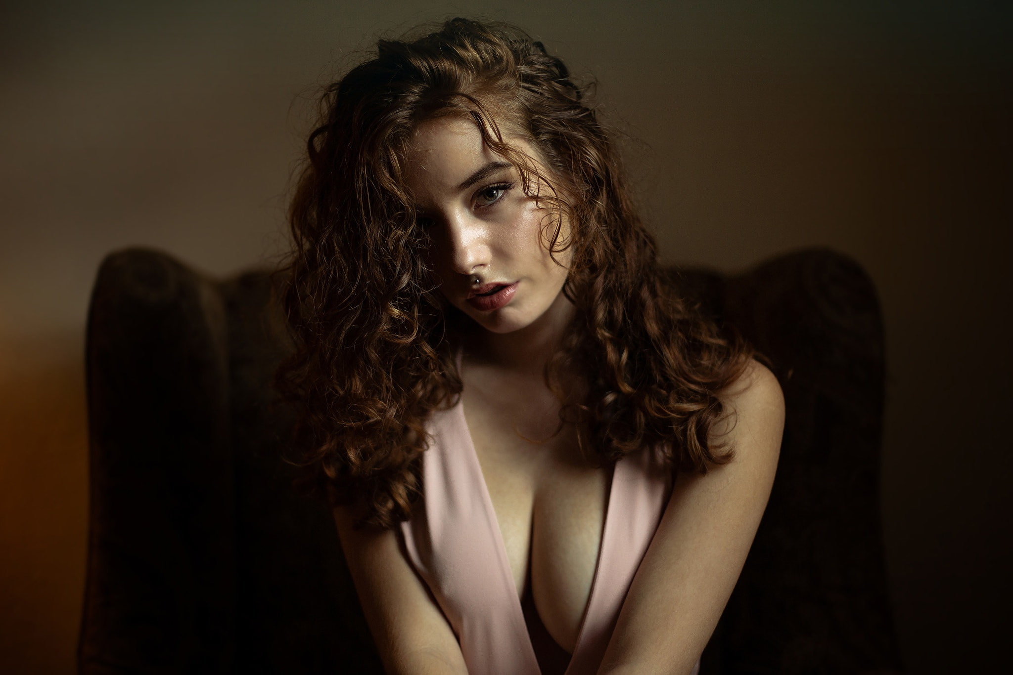 background, brown hair, sitting, portrait, sexy, look, 1080P, hairstyle, beauty, piercing, bokeh, pose, dress, makeup, in the chair, HD Wallpaper