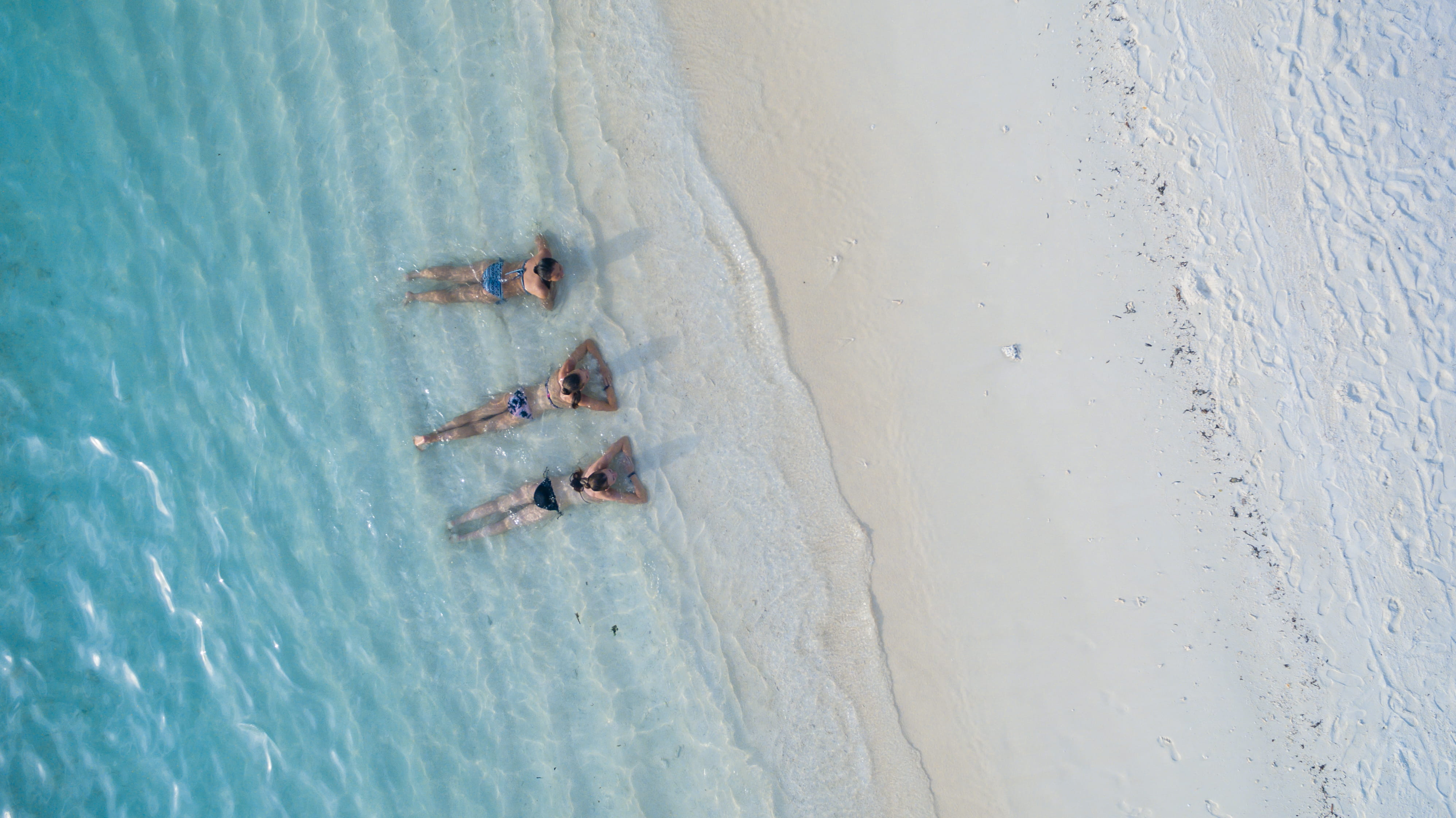 holiday, lying, group of people, 4K, swimming, relax, beach, rowing, shoreline, real people, sea, close-up, motion, high angle view, turquoise colored, HD Wallpaper