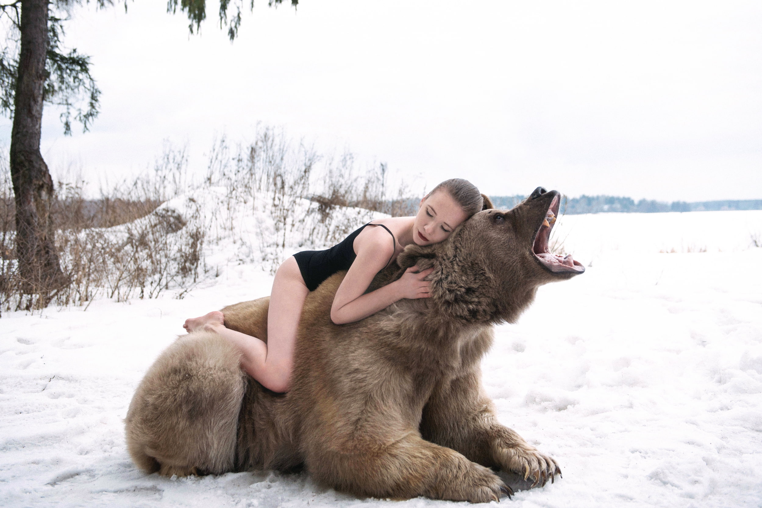1080P, s, women, black, roar, girl, forest, monokini, winter, bear, HD Wallpaper